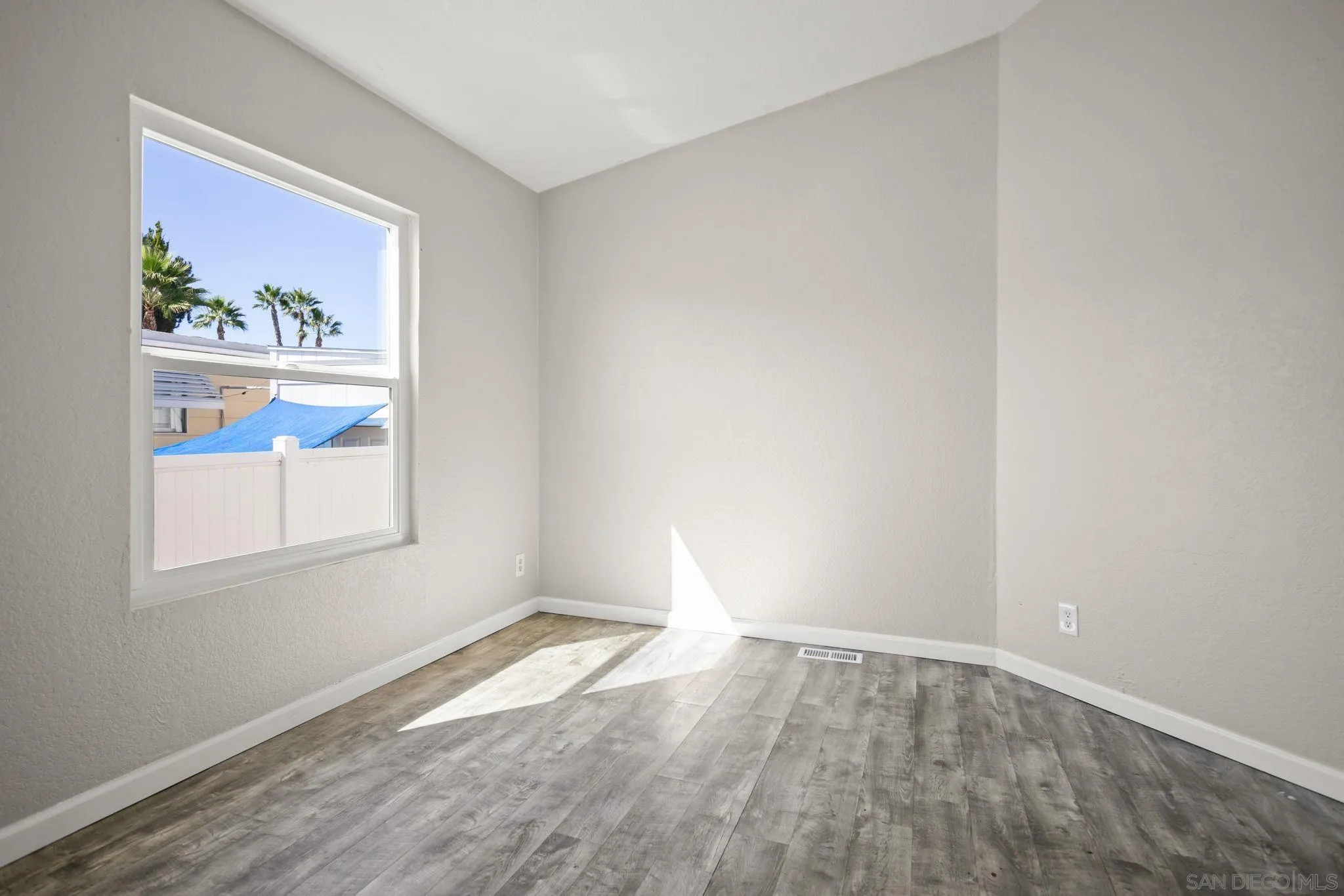 https://cdn.realtyfeed.com/cdn/127/250042164/51431fdc00fdf6f2e18a831af47e7189.webp