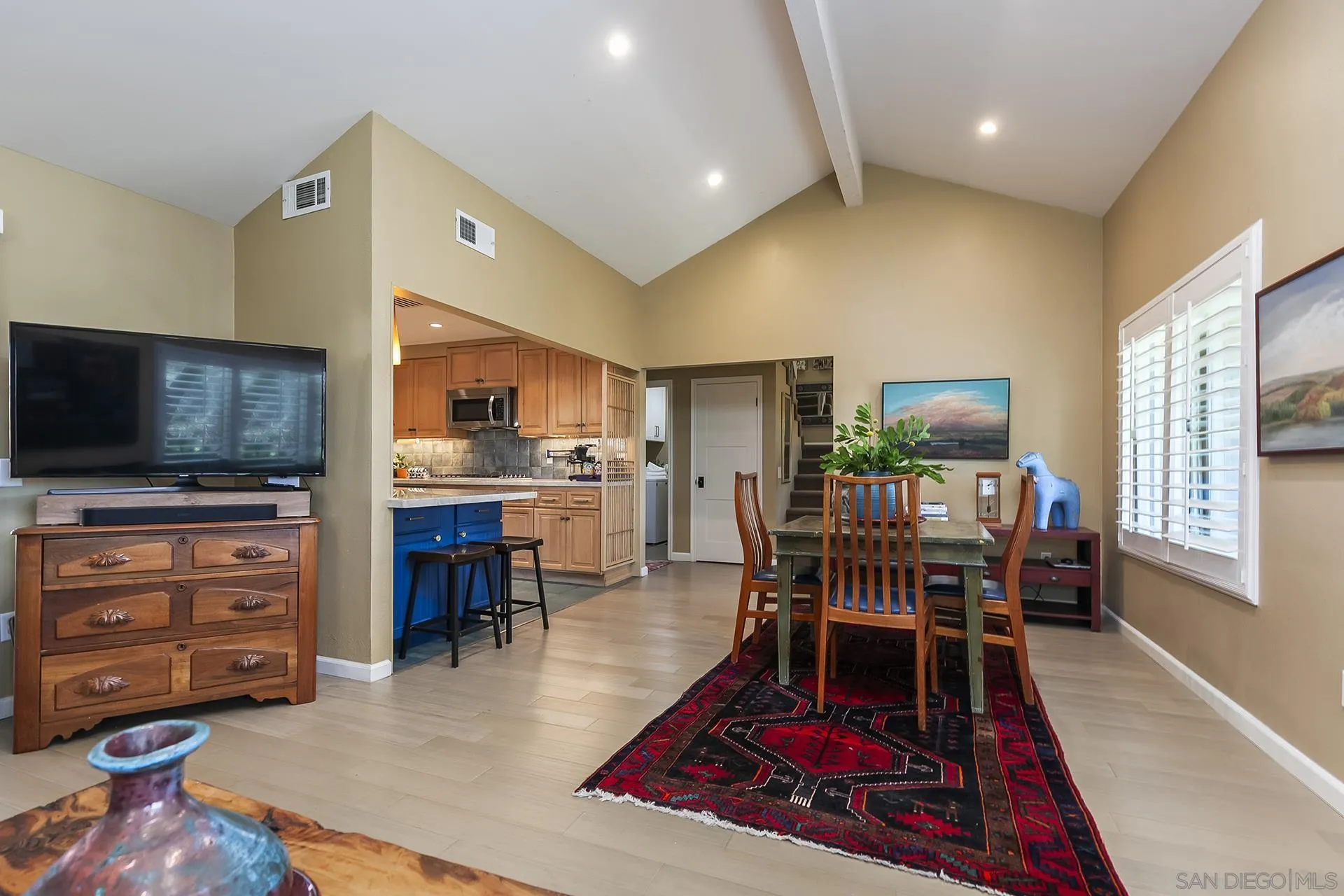https://cdn.realtyfeed.com/cdn/127/250042166/3ef20ffe813a043f3ab13ed096b58f64.webp