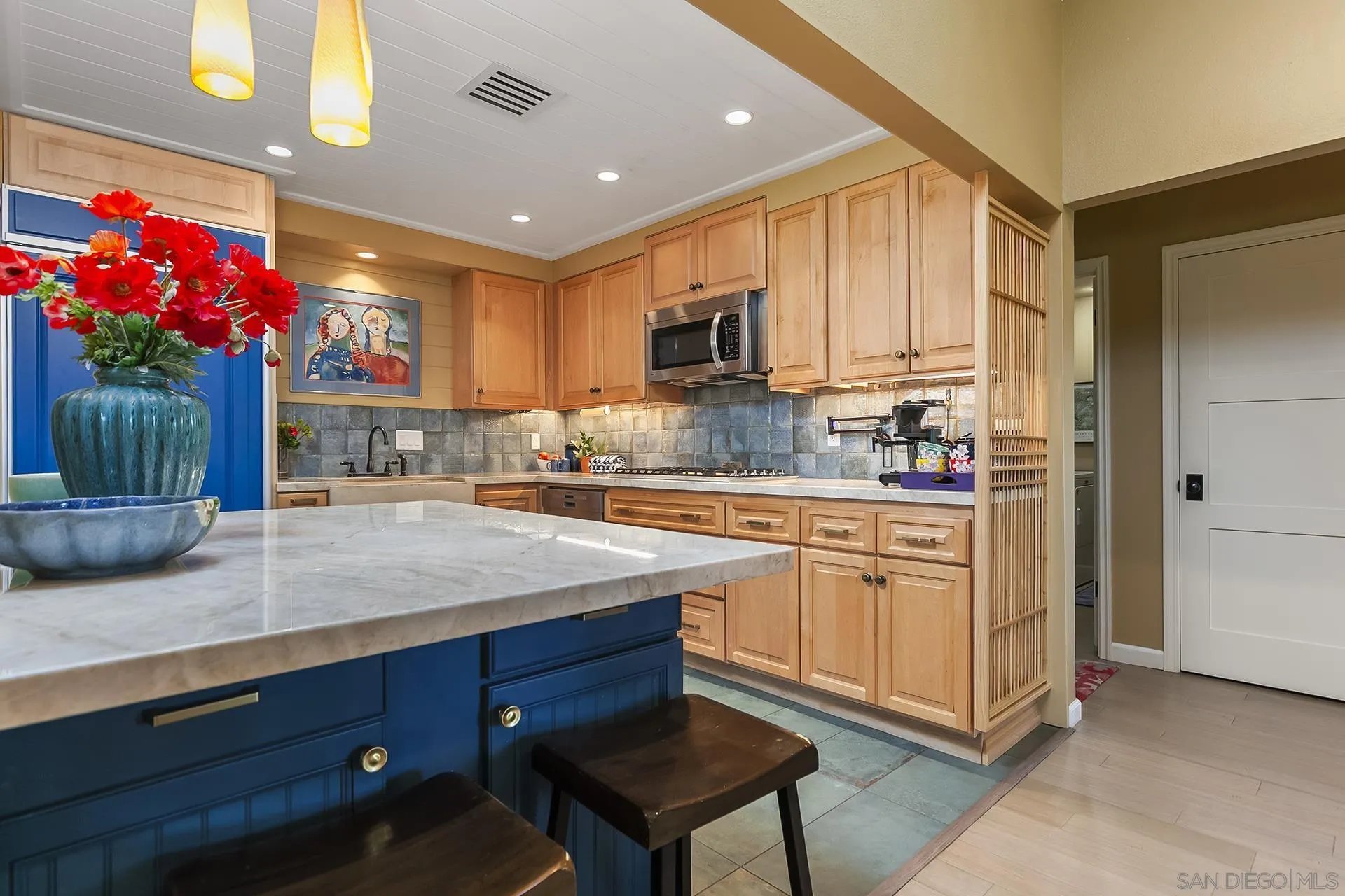 https://cdn.realtyfeed.com/cdn/127/250042166/61ee34b4ee6aba66b6c55a9824e9fad4.webp
