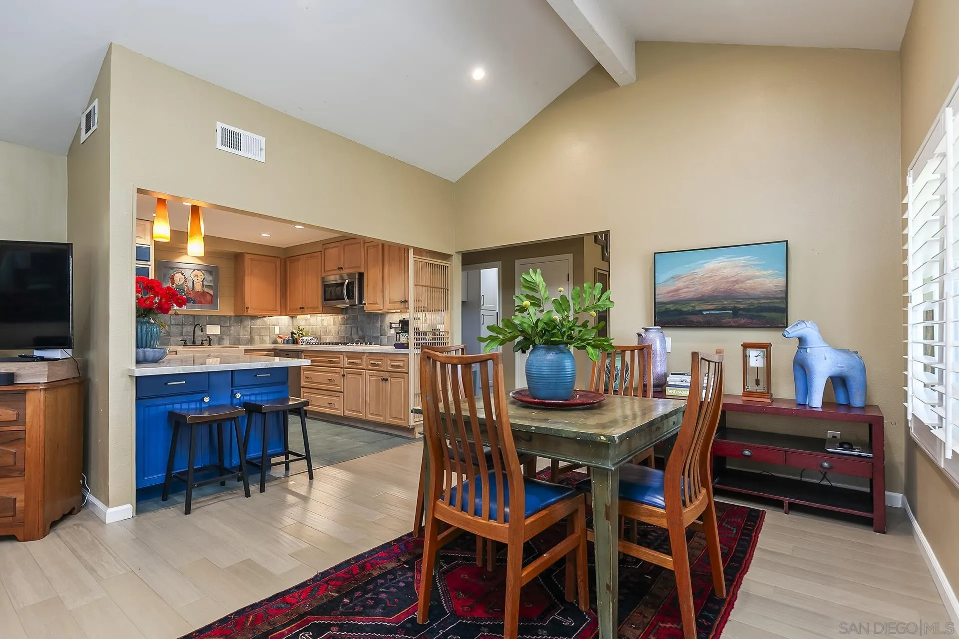 https://cdn.realtyfeed.com/cdn/127/250042166/97c9a9455e71cb15c0b7a00501ecff41.webp