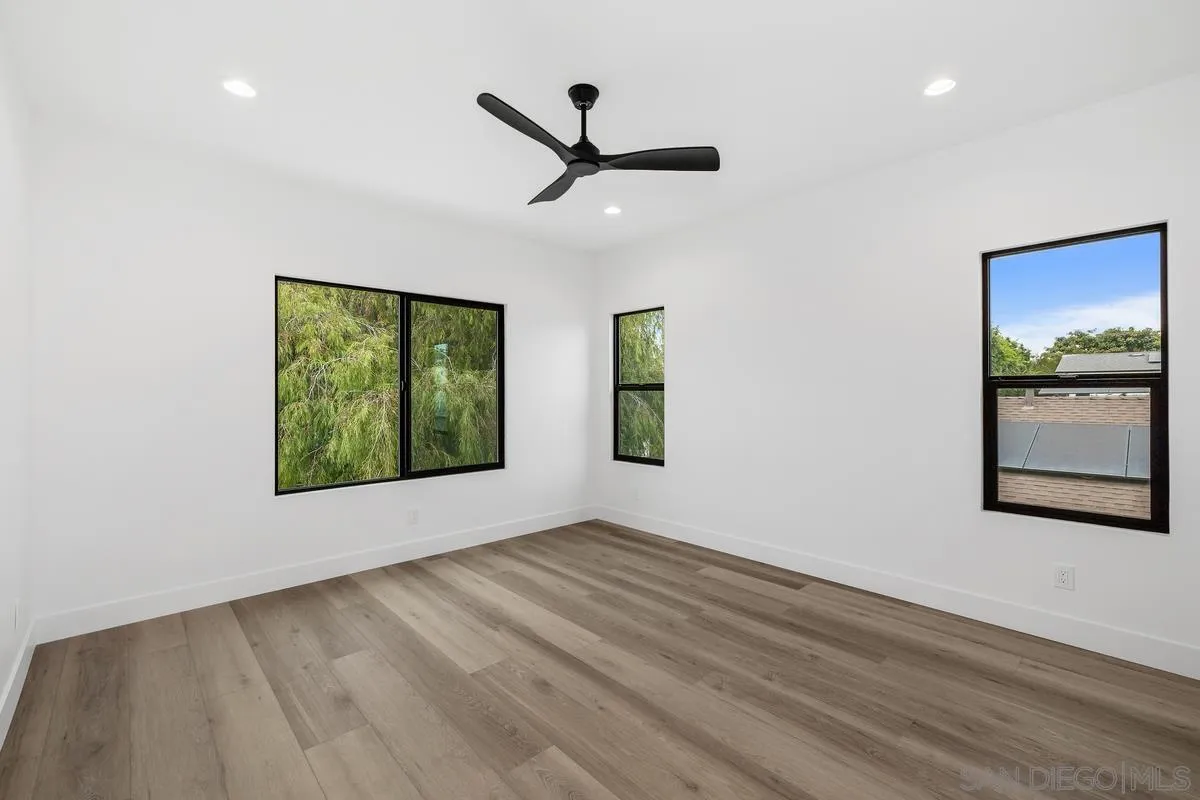https://cdn.realtyfeed.com/cdn/127/250042167/f182f21bb38a3b6c23c60e7c2f74fd56.webp