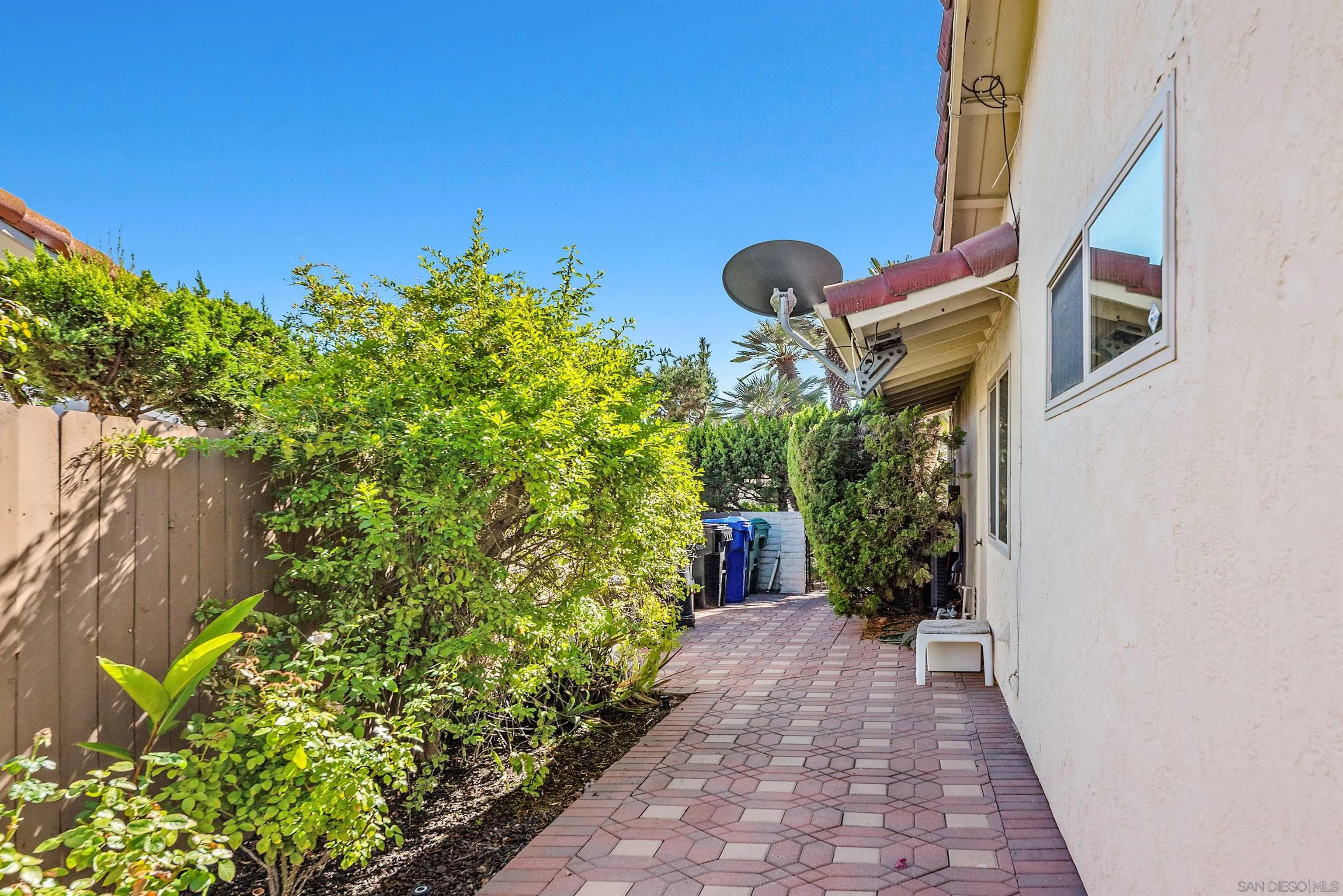 https://cdn.realtyfeed.com/cdn/127/250042179/c58c05f2d46af3c3862d8e85d5be2e10.webp