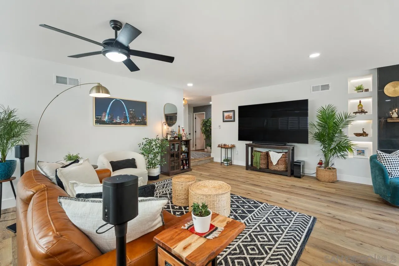 https://cdn.realtyfeed.com/cdn/127/250042183/2721e780cb8641a3bd733091c0a9a580.webp