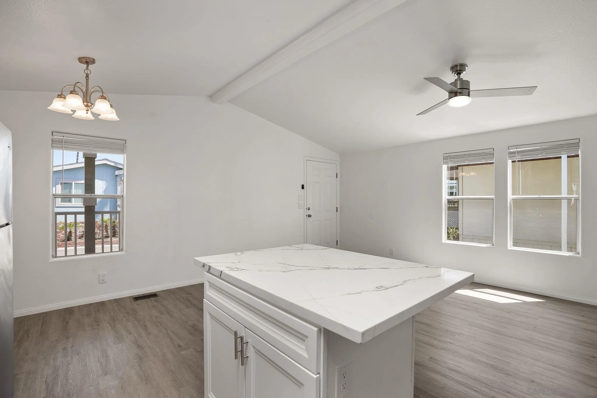 https://cdn.realtyfeed.com/cdn/127/250042184/3e55b92a3ddaa48df6d6b033abb708d1.webp