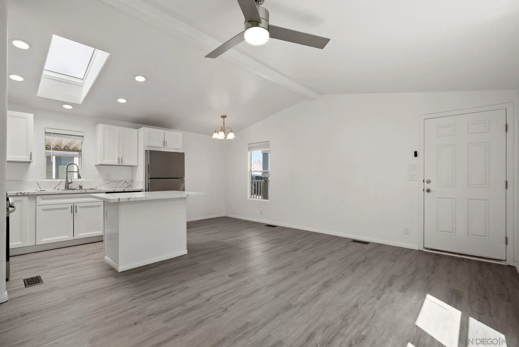 https://cdn.realtyfeed.com/cdn/127/250042184/d7b59f18dd264fabb54fcc66751a8a0c.webp