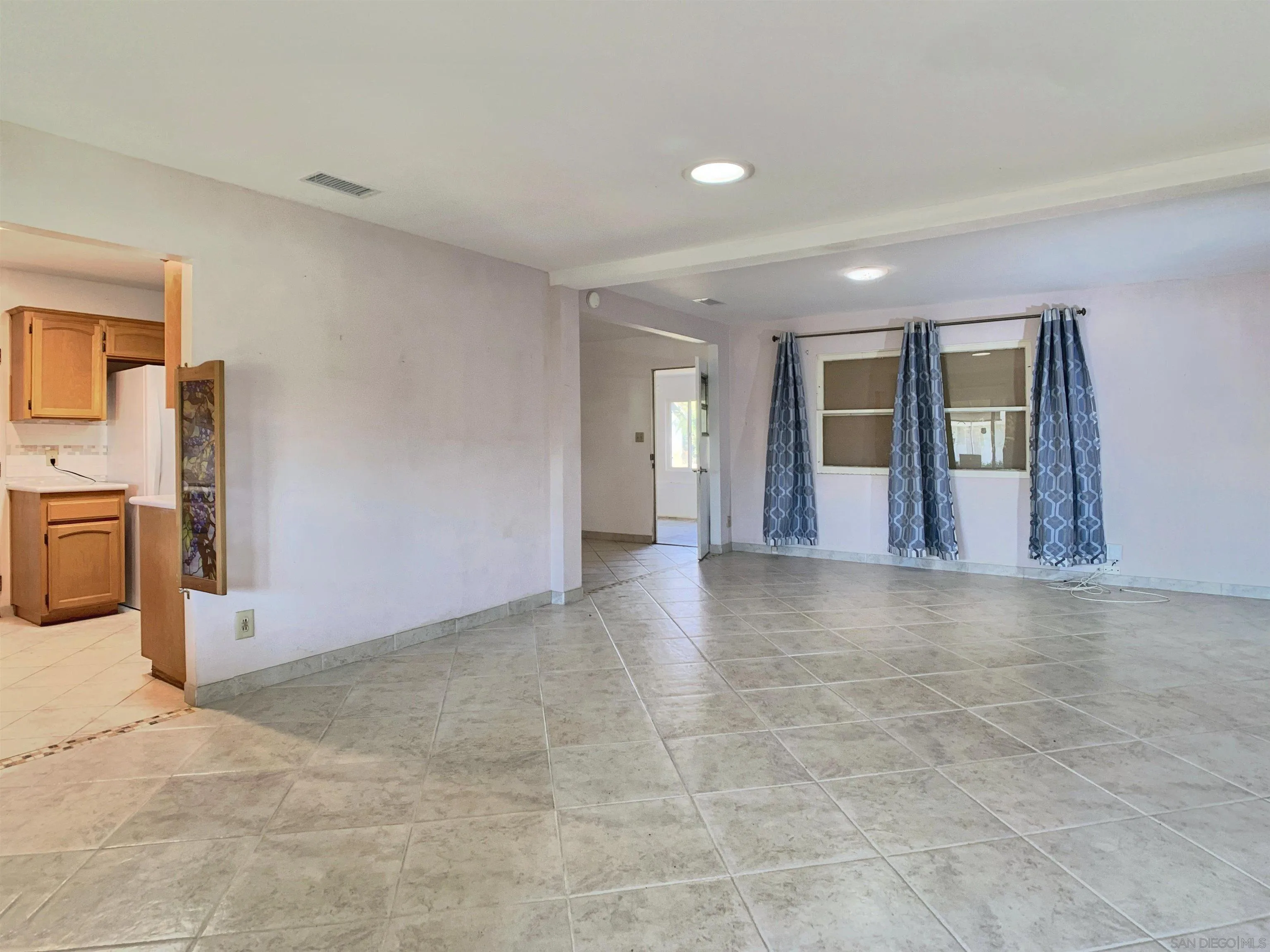 https://cdn.realtyfeed.com/cdn/127/250042186/1d2957cfe39427a825bc215ab4c376d5.webp