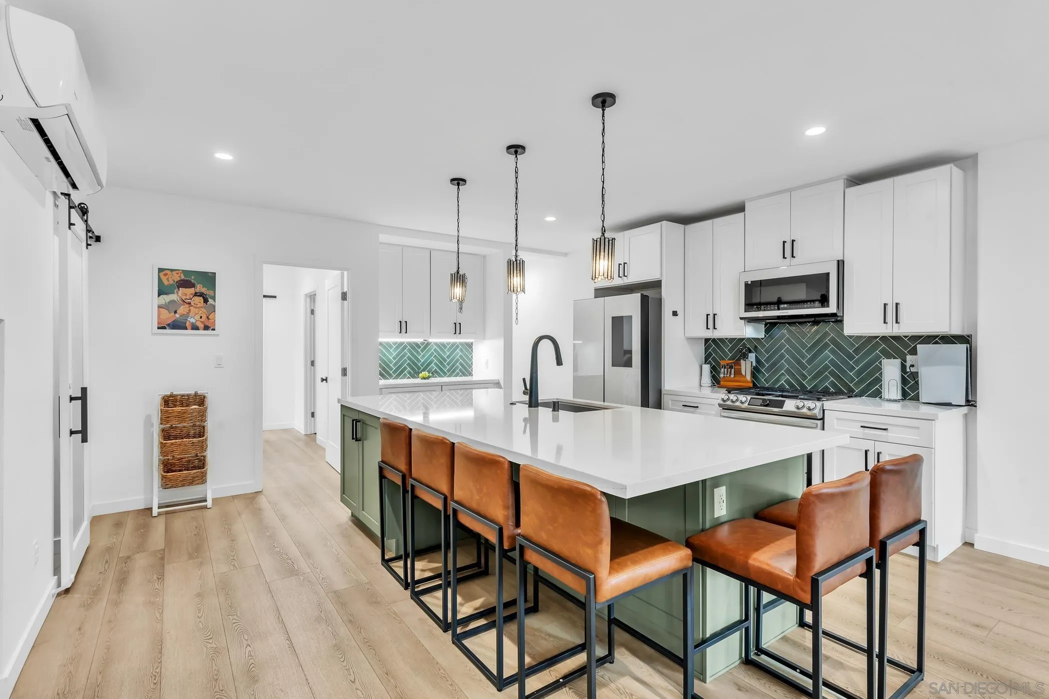 https://cdn.realtyfeed.com/cdn/127/250042187/0eb21b993dc19c7d56b7a5d45d23146b.webp