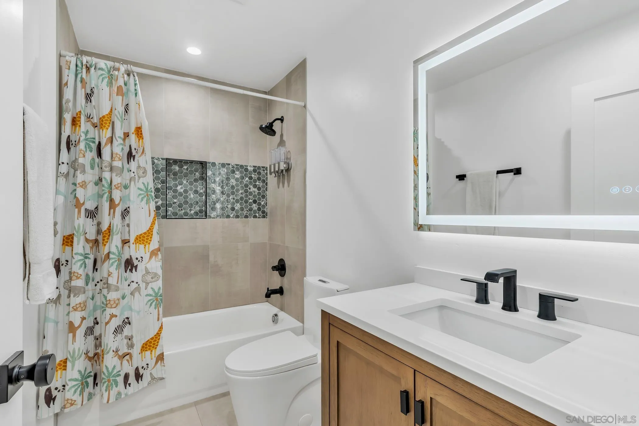 https://cdn.realtyfeed.com/cdn/127/250042187/38a7384ebad773aeba3ca6520e5a0c6c.webp