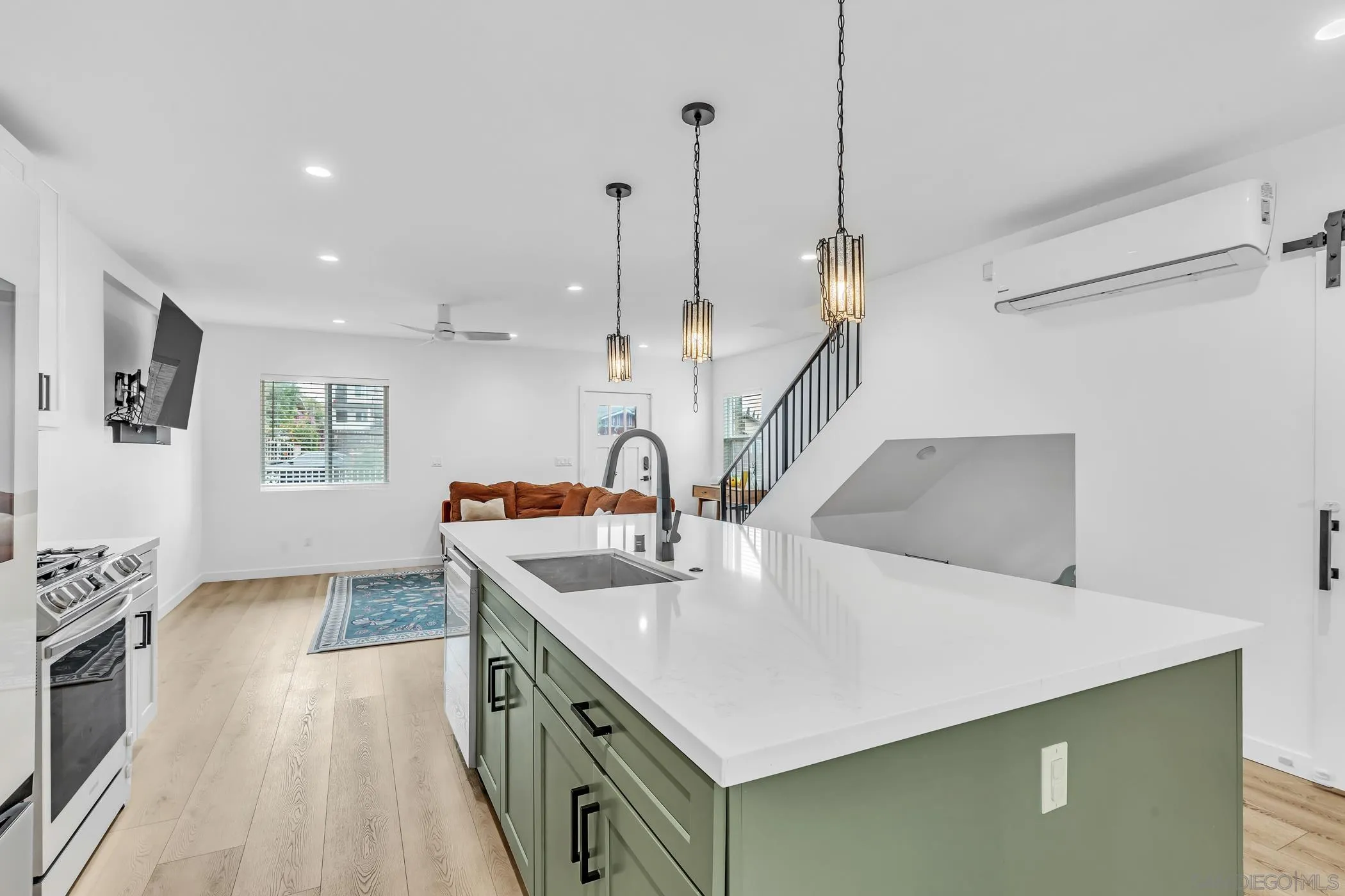 https://cdn.realtyfeed.com/cdn/127/250042187/52b510fde4962e202be8601fac725c0c.webp