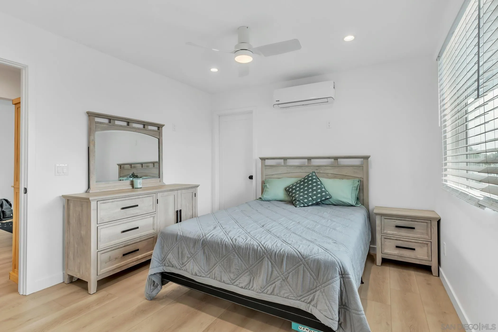 https://cdn.realtyfeed.com/cdn/127/250042187/7462c5558d7bf46f0f1c9e1f05246c22.webp
