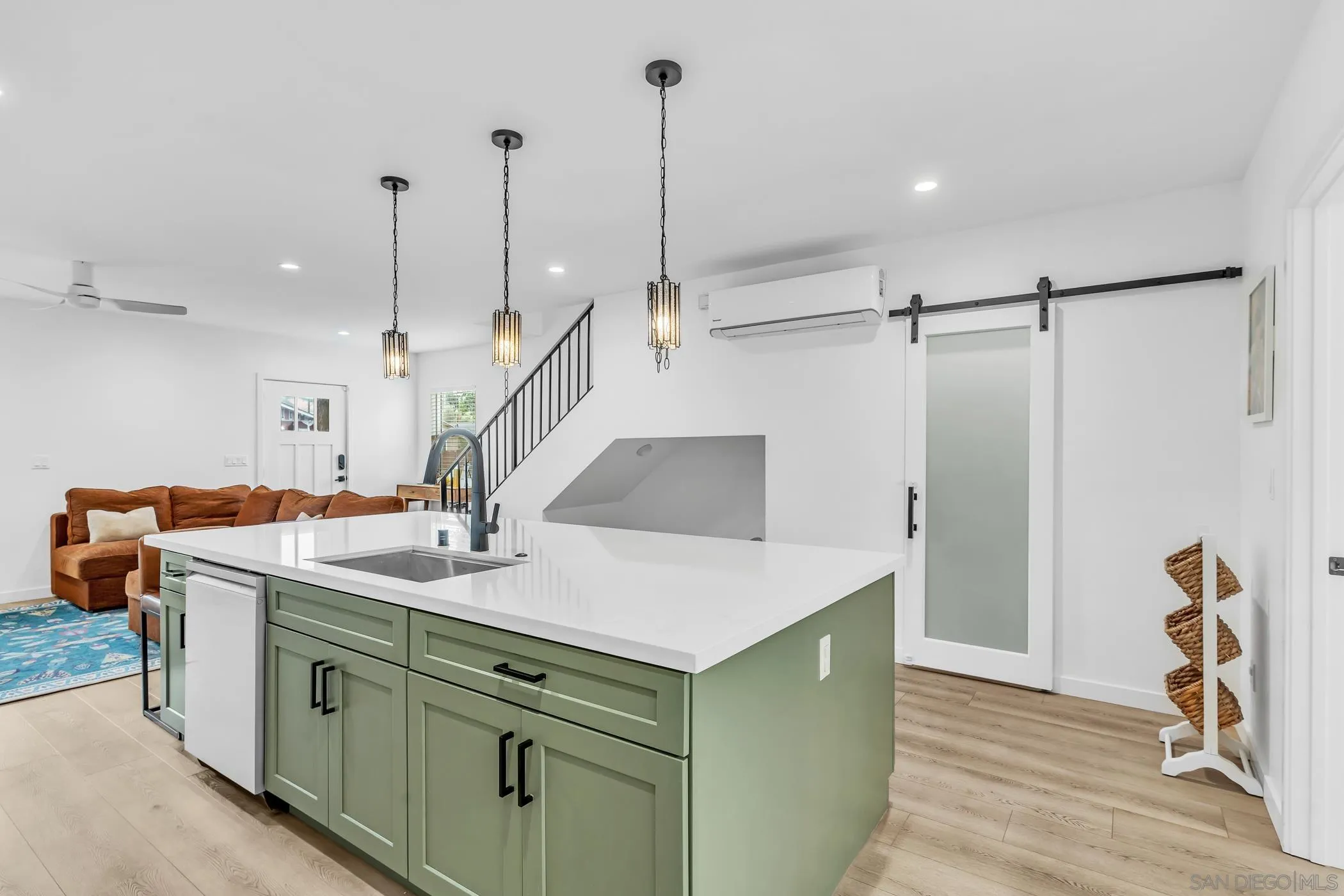 https://cdn.realtyfeed.com/cdn/127/250042187/80ac4fb2114255ad90b6b2c64bf404f6.webp