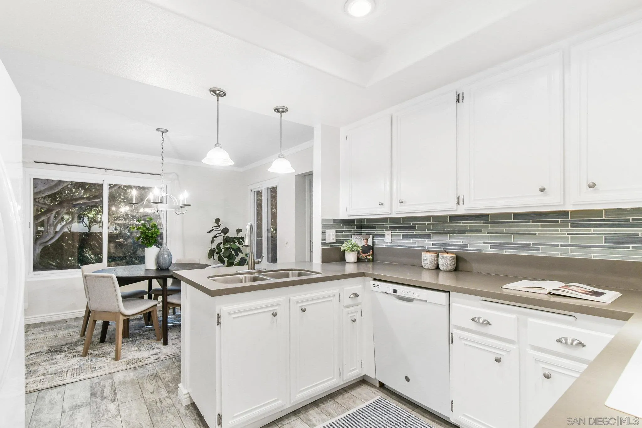 https://cdn.realtyfeed.com/cdn/127/250042188/06d999b9d14e1e4fb6826332c696100b.webp