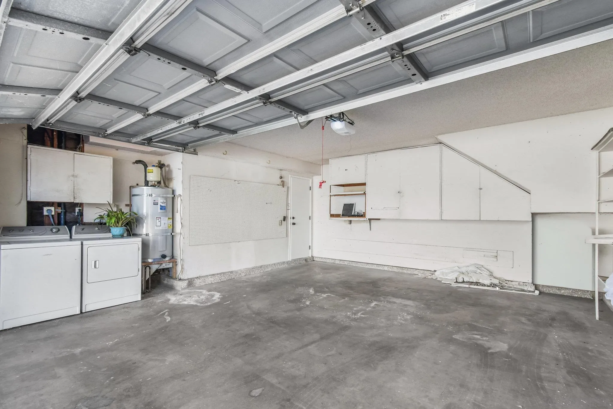 https://cdn.realtyfeed.com/cdn/127/250042188/2c150facbbde80ba4c851df239b70891.webp