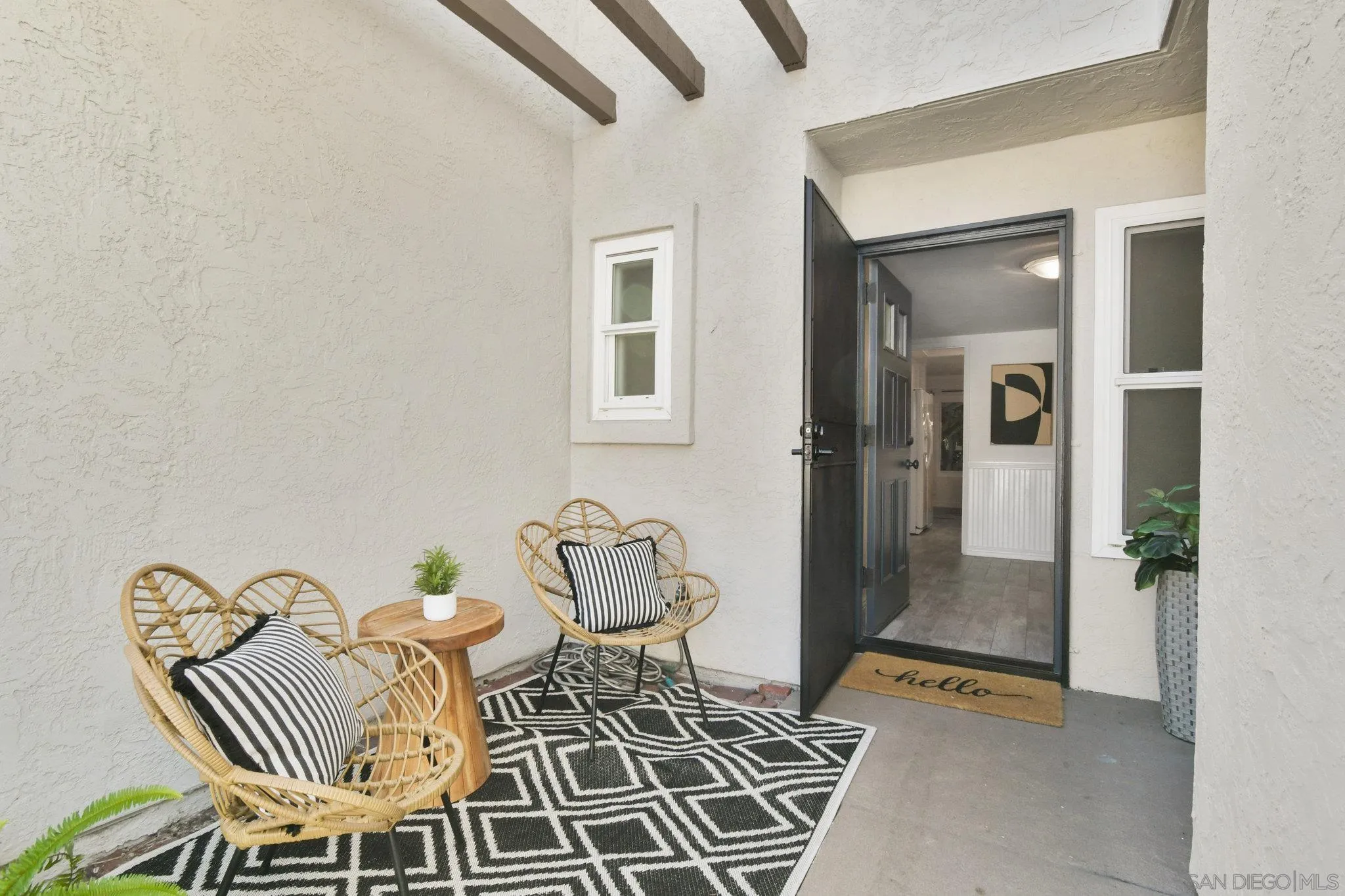 https://cdn.realtyfeed.com/cdn/127/250042188/f40af69f17a0935286649ca8f15bab11.webp
