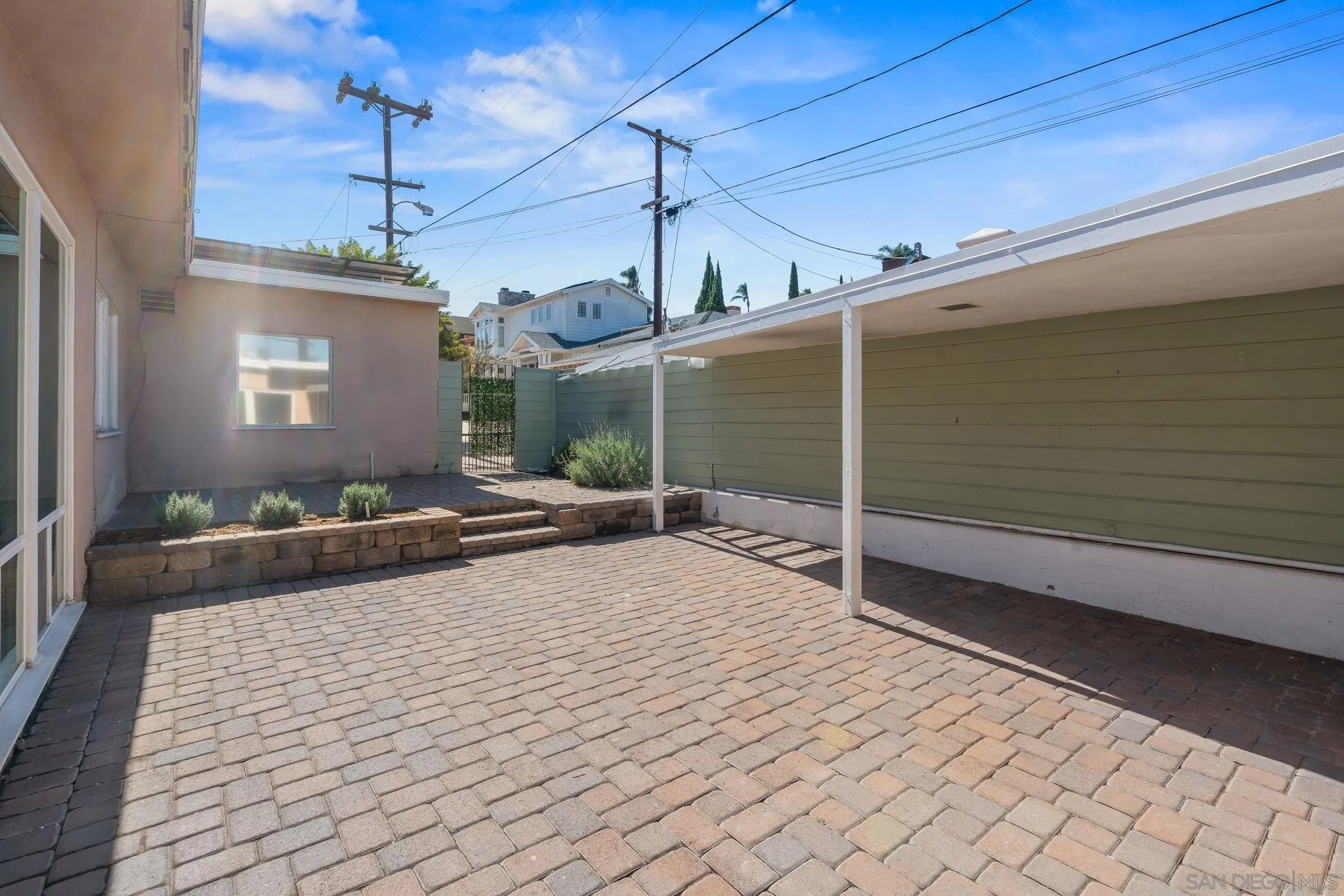 https://cdn.realtyfeed.com/cdn/127/250042190/379a7271e76416dcb643c0ec0e319511.webp