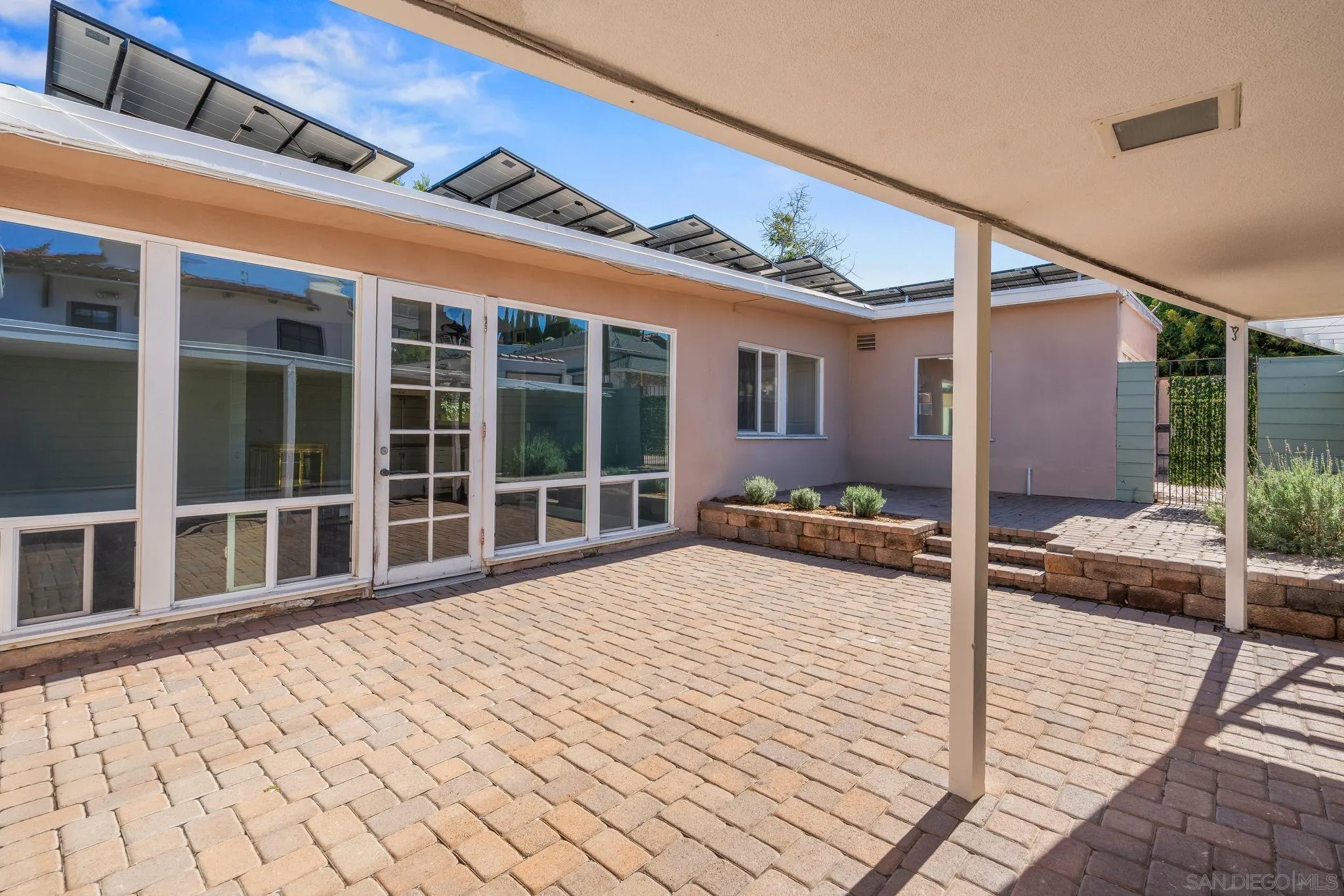 https://cdn.realtyfeed.com/cdn/127/250042190/647d10618677ef6327b29ca689f6d4ca.webp