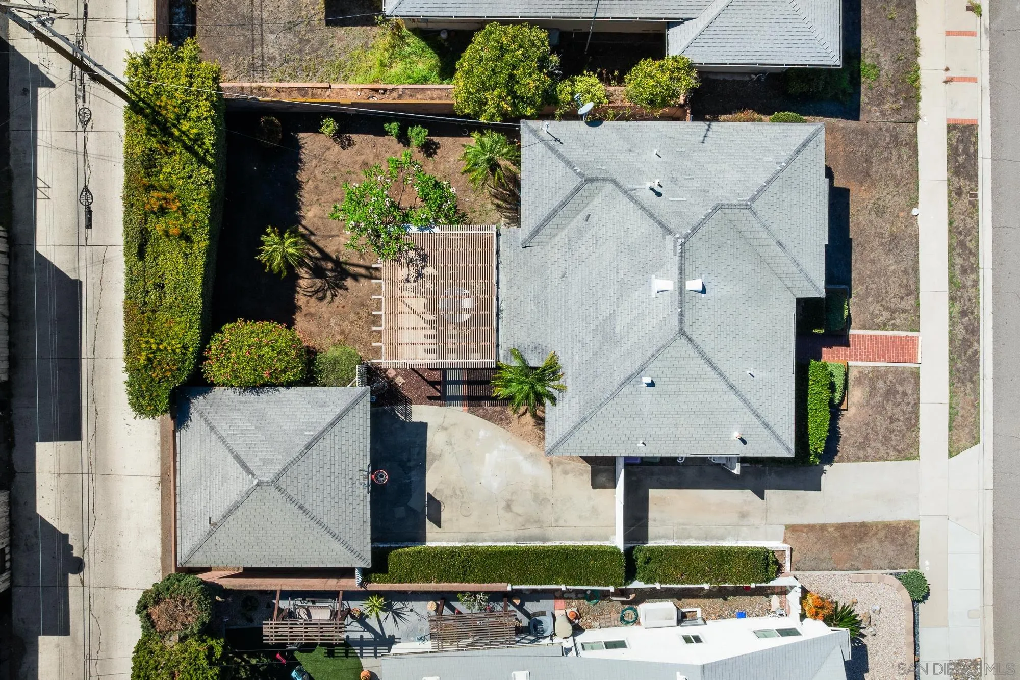 https://cdn.realtyfeed.com/cdn/127/250042191/8c8ee5cc0dfa3cbae1e3ba7cb8199da4.webp
