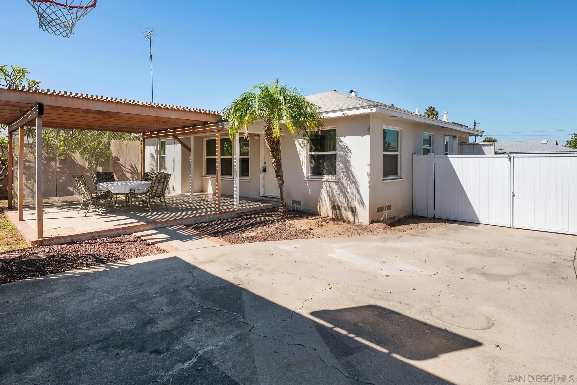 https://cdn.realtyfeed.com/cdn/127/250042191/c44d16434e0c0c5063f8a69a1affb37a.webp