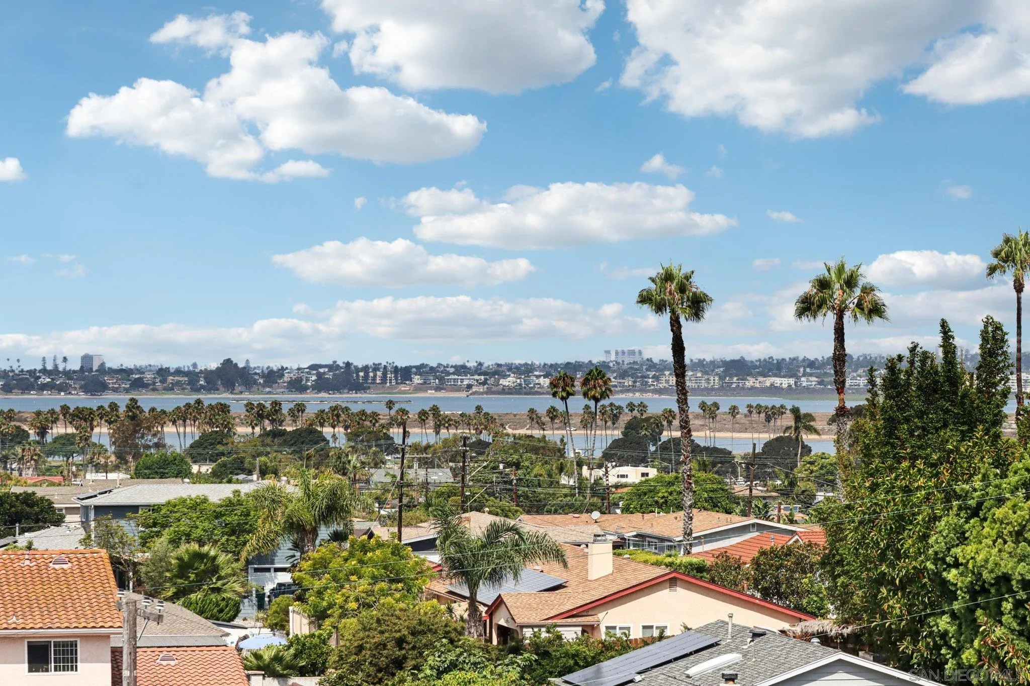 https://cdn.realtyfeed.com/cdn/127/250042192/53a924a248cad32b83fec4d006eeddaa.webp