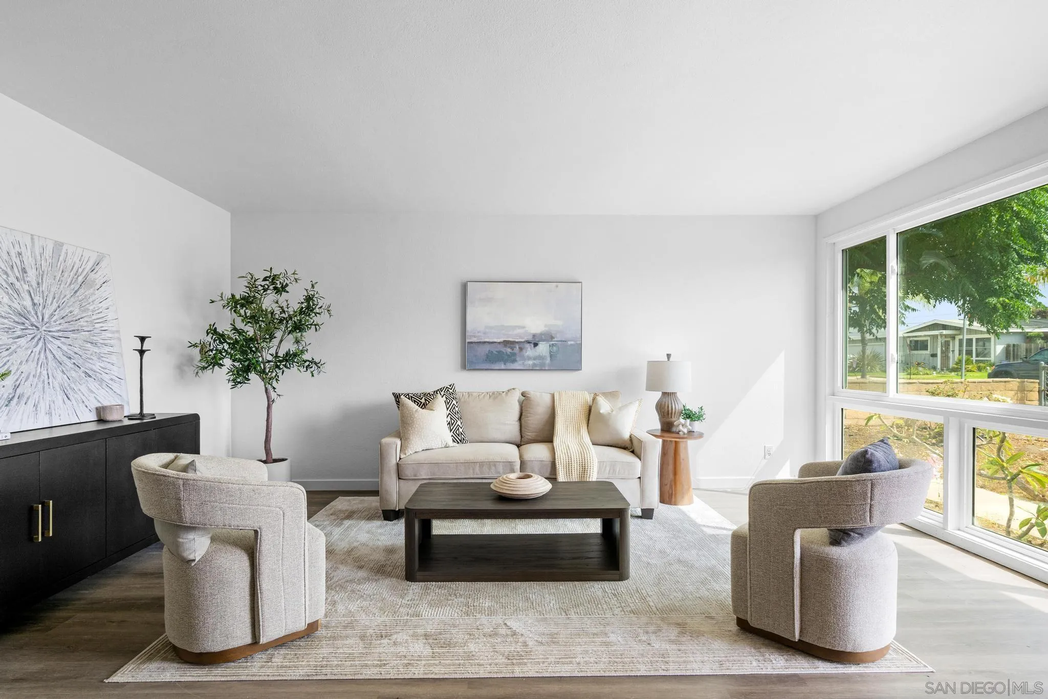 https://cdn.realtyfeed.com/cdn/127/250042200/d745570bca787a9be9bd31b51cb60246.webp