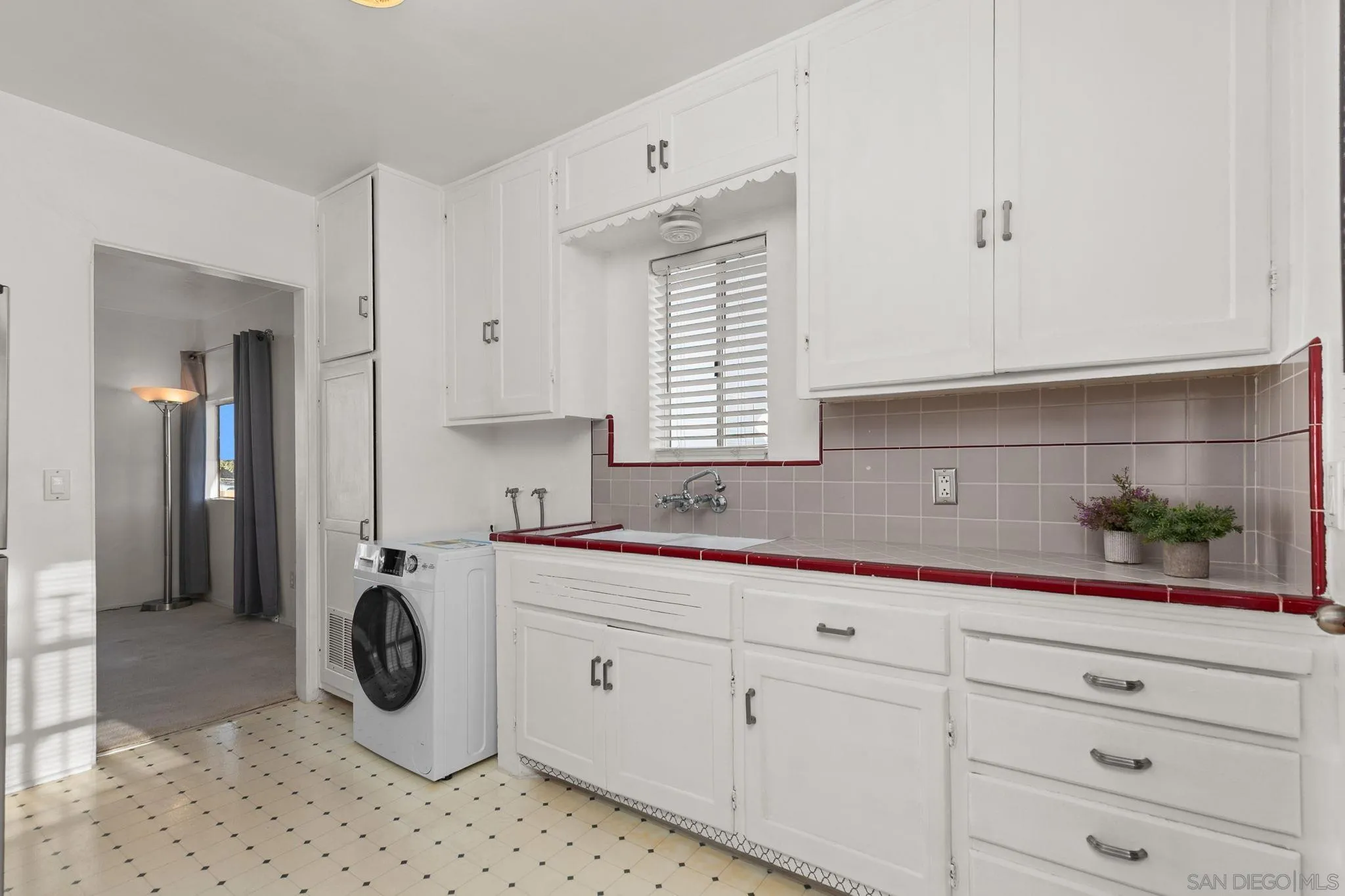 https://cdn.realtyfeed.com/cdn/127/250042203/2feb82eaccaaf2d9d2f5cfecad2aff57.webp