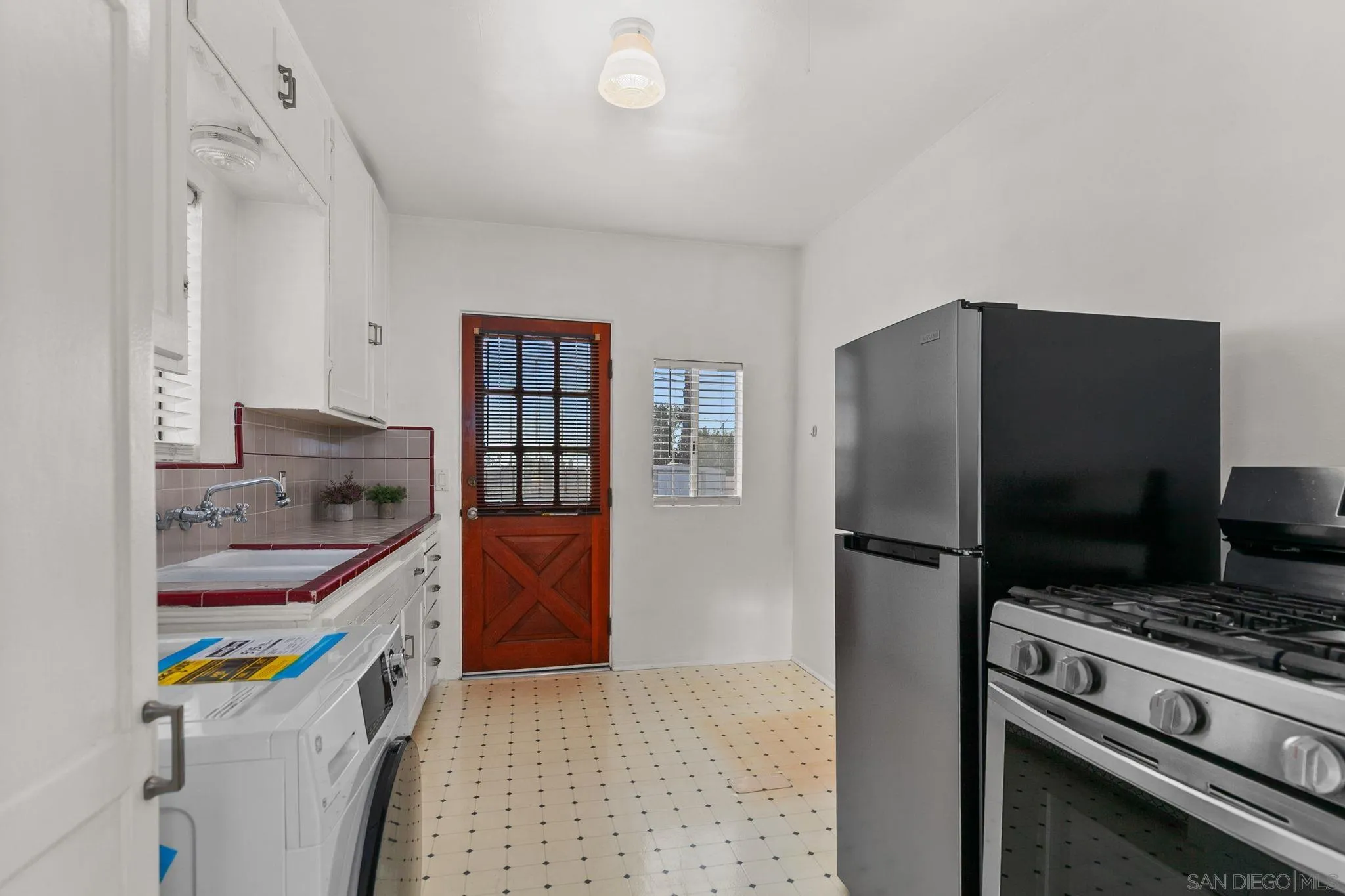https://cdn.realtyfeed.com/cdn/127/250042203/6e0cfff27466f70b8833300008a04c02.webp