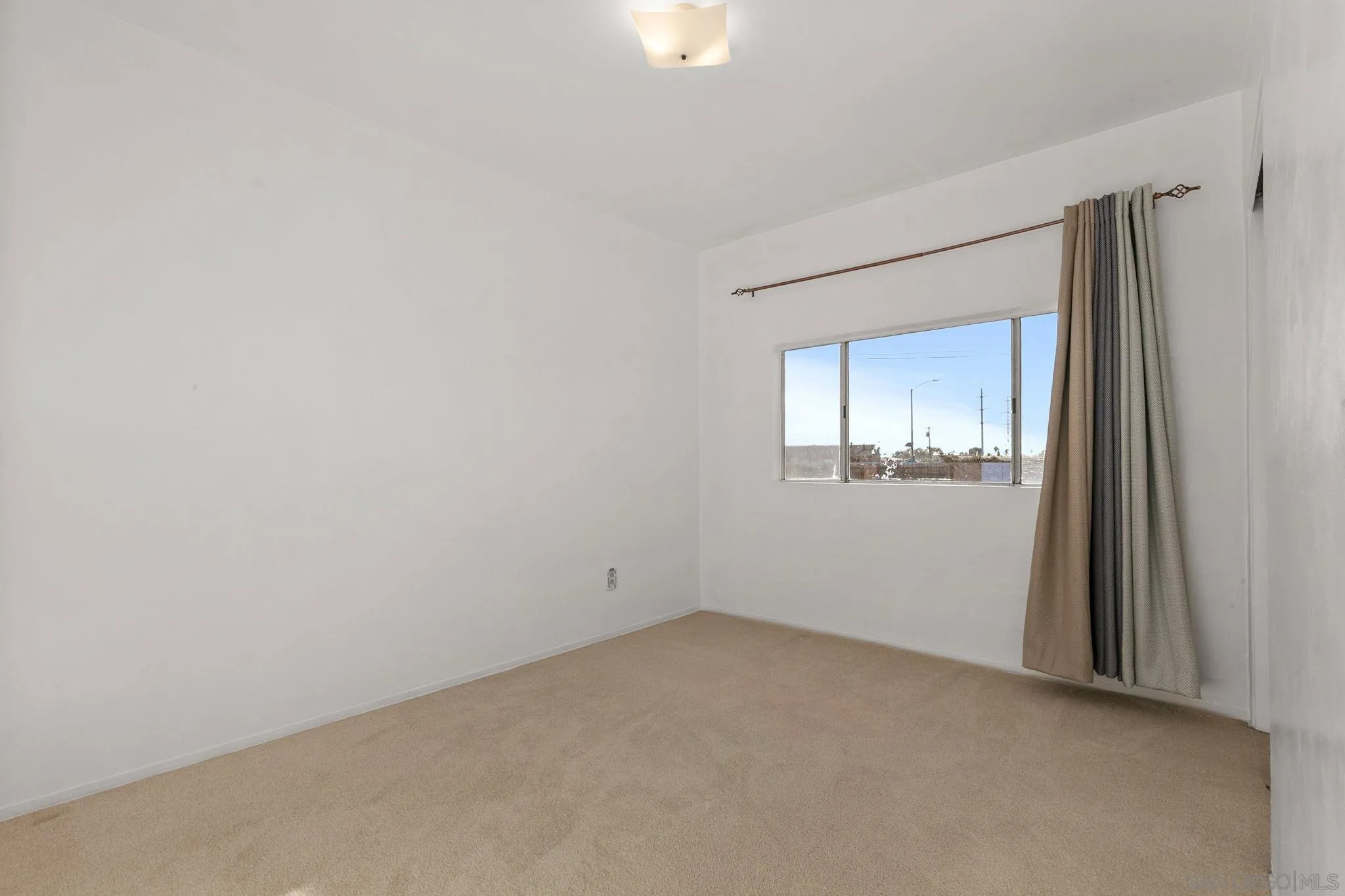 https://cdn.realtyfeed.com/cdn/127/250042203/7e95c838a432f9b91b29be39440fd925.webp
