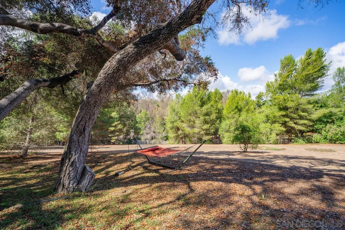 https://cdn.realtyfeed.com/cdn/127/250042206/189d8a3e8a9878b251e06157caad8f8e.webp