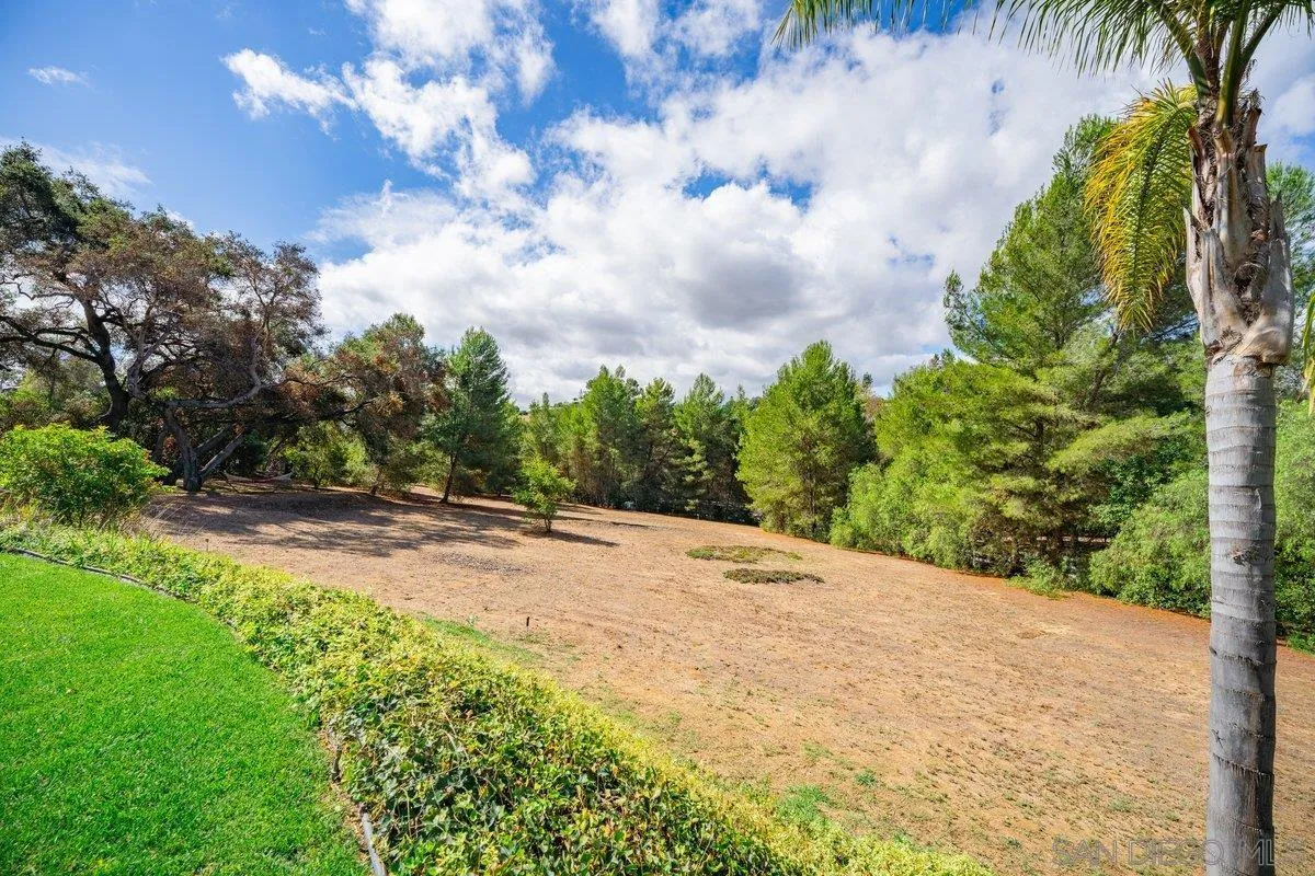 https://cdn.realtyfeed.com/cdn/127/250042206/2c8b9054aba6fef6817d6cfd9666b473.webp