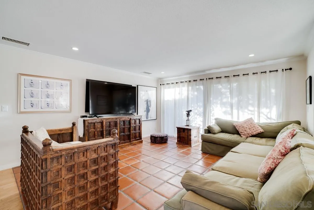 https://cdn.realtyfeed.com/cdn/127/250042206/5d9075fde48c3b3ae06273ac33c8cc93.webp