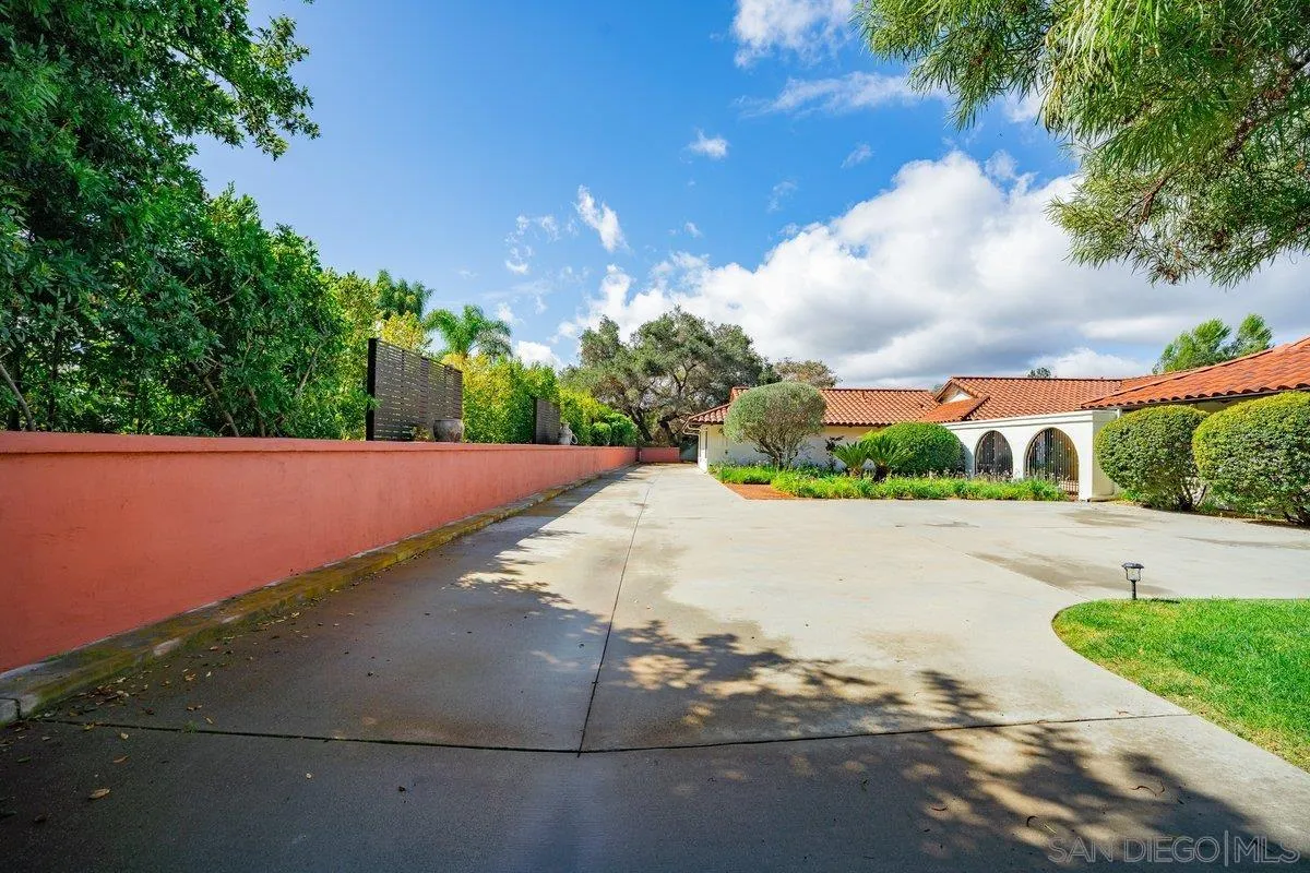 https://cdn.realtyfeed.com/cdn/127/250042206/6f91b6ef78b10e42613197e2ddc484f1.webp