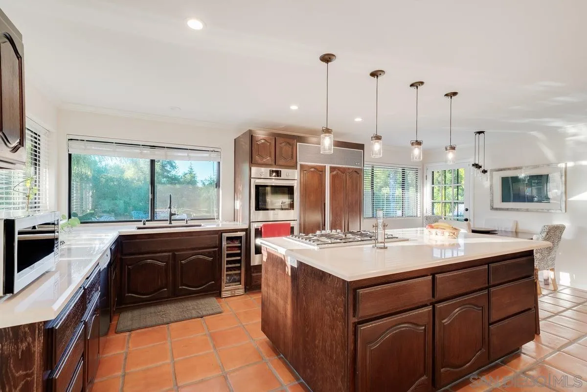 https://cdn.realtyfeed.com/cdn/127/250042206/7e930fcef84cedddb45c5002a0a7e0f3.webp
