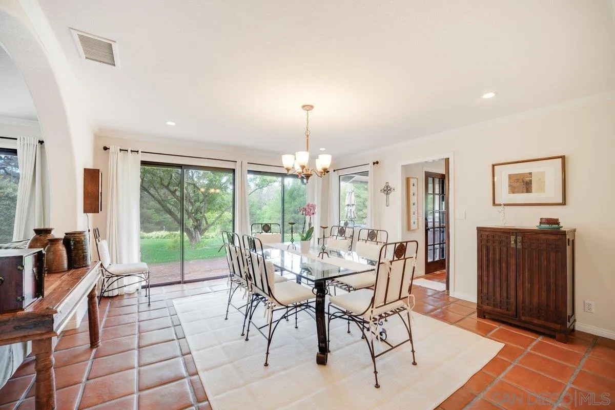 https://cdn.realtyfeed.com/cdn/127/250042206/bb9cf89d0de3cbb7569af5bdbe48985f.webp