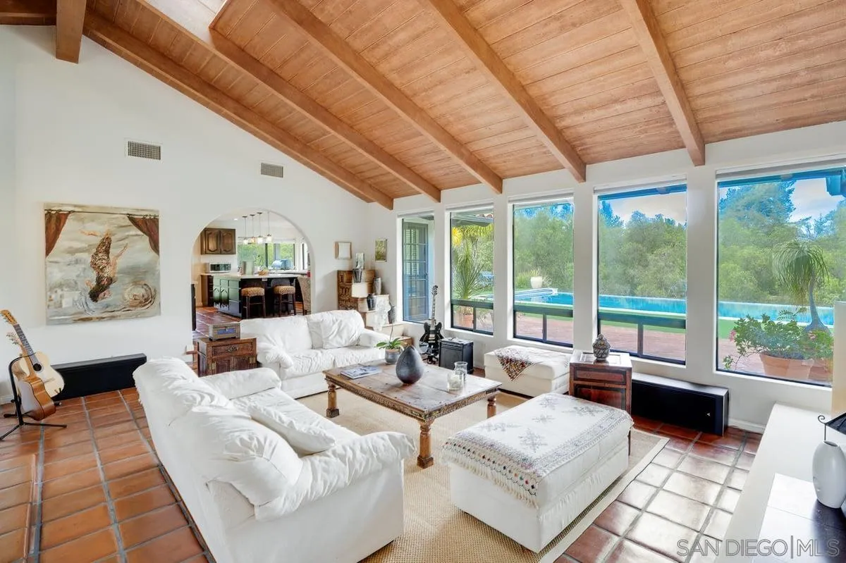 https://cdn.realtyfeed.com/cdn/127/250042206/c07af8201e5f246b8de74bcbf3a6c84a.webp