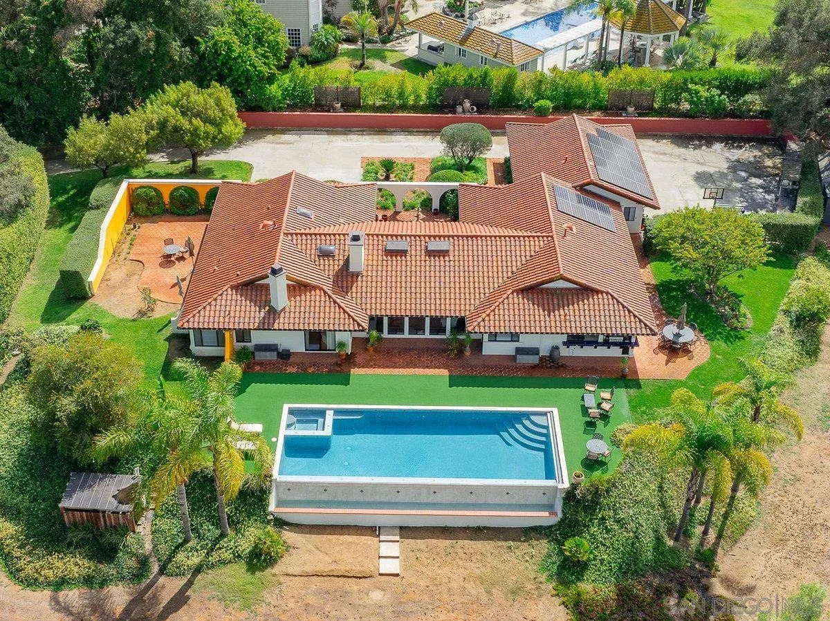 https://cdn.realtyfeed.com/cdn/127/250042206/f462420c23f40b528f28ba5de1873ebc.webp