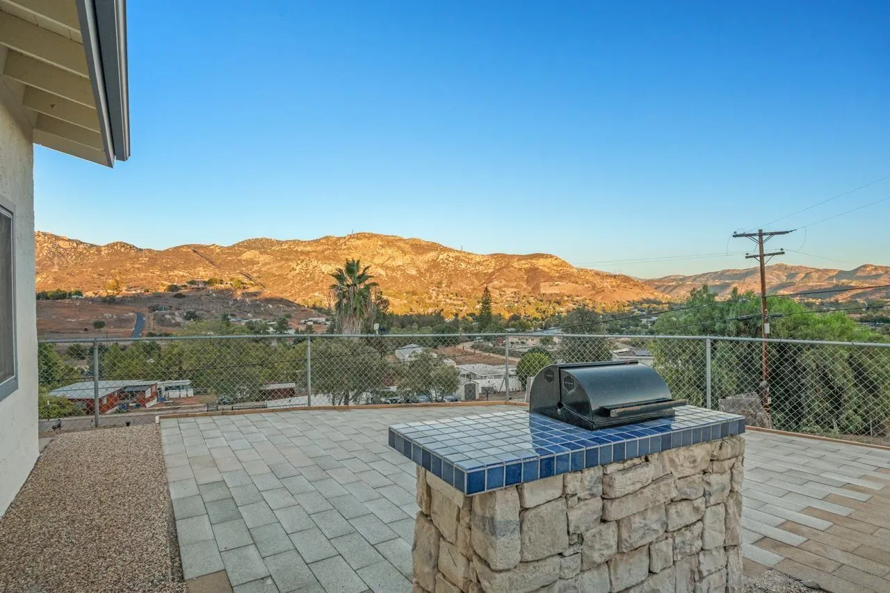 https://cdn.realtyfeed.com/cdn/127/250042210/3fb090bb66e9d44d068889bb61371e77.webp