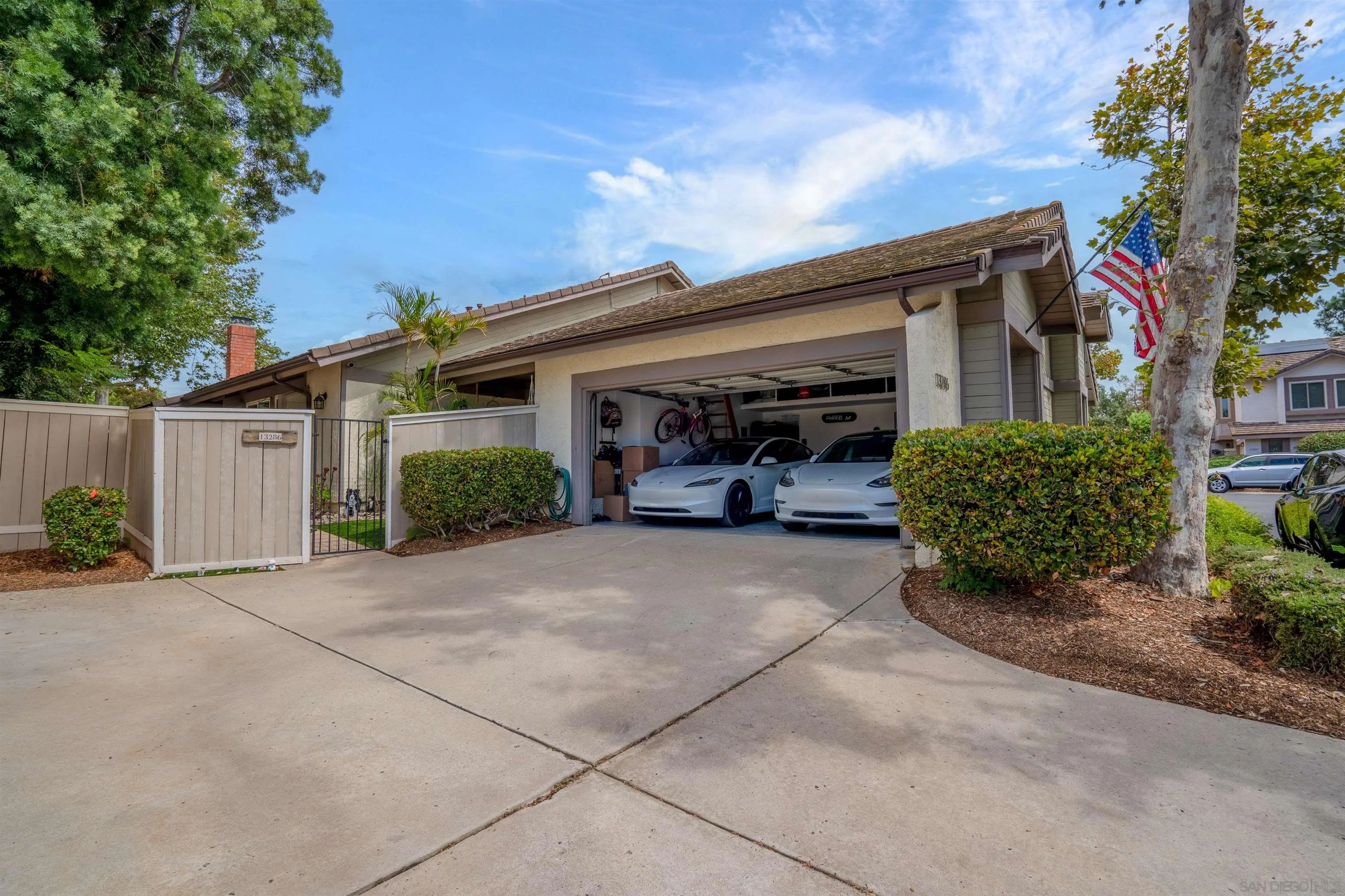 https://cdn.realtyfeed.com/cdn/127/250042211/a721c7e2a27b4cb732eccb1708a426ab.webp