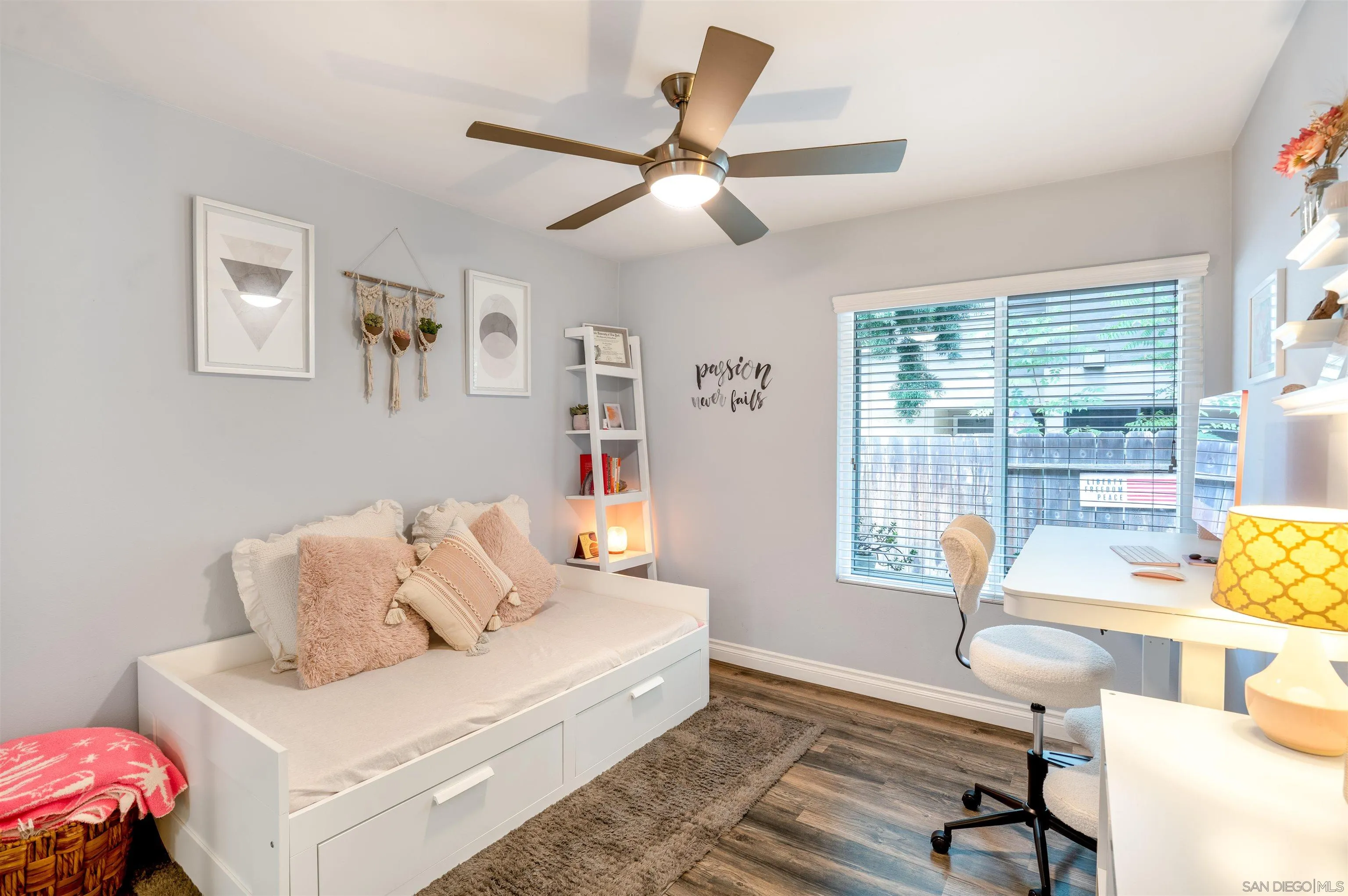 https://cdn.realtyfeed.com/cdn/127/250042211/c4ad6cb83d906f1afd0531722d82adcc.webp