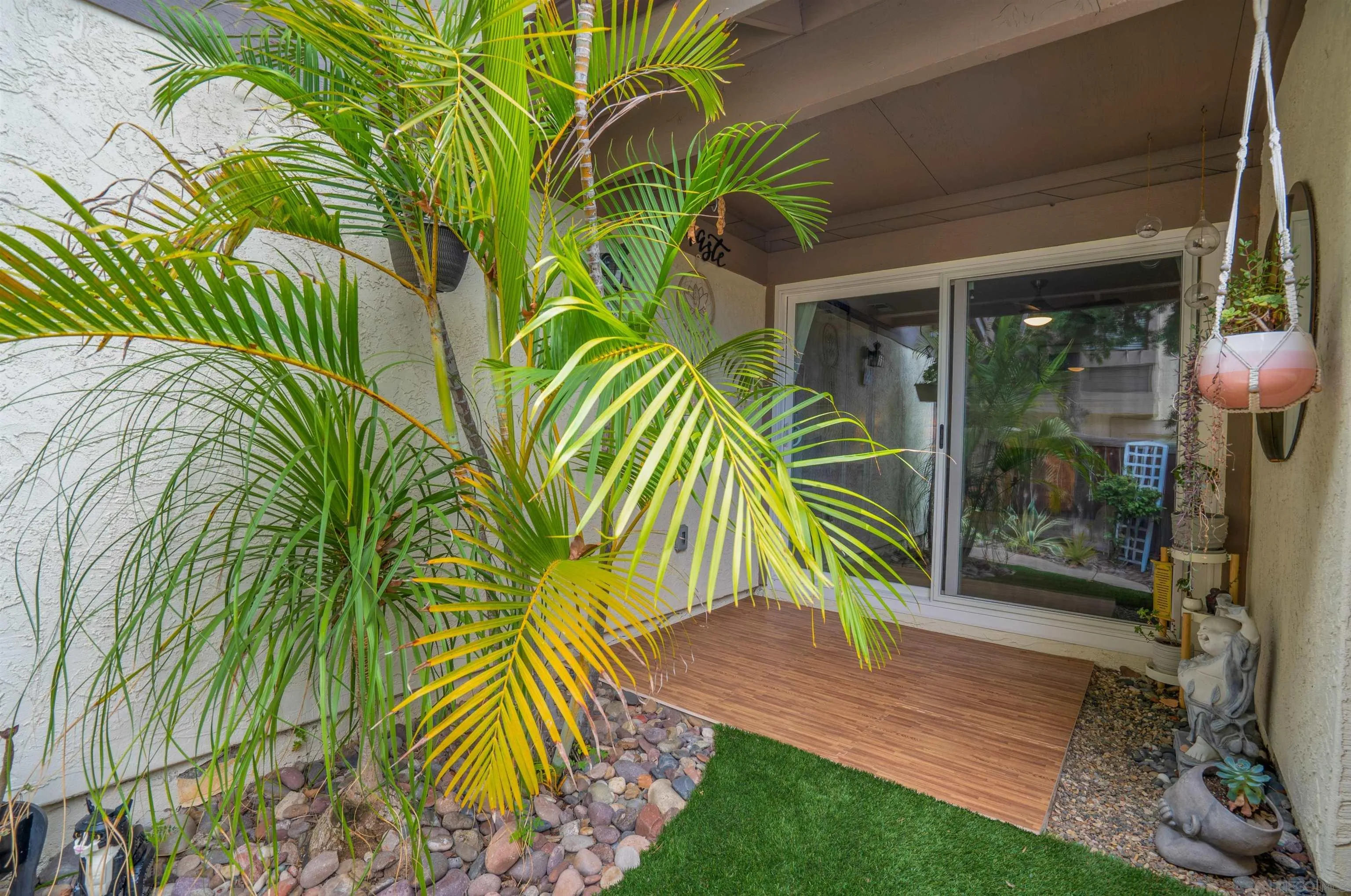 https://cdn.realtyfeed.com/cdn/127/250042211/cf8cd1f86d5176a7b6d4a84644ecaf89.webp