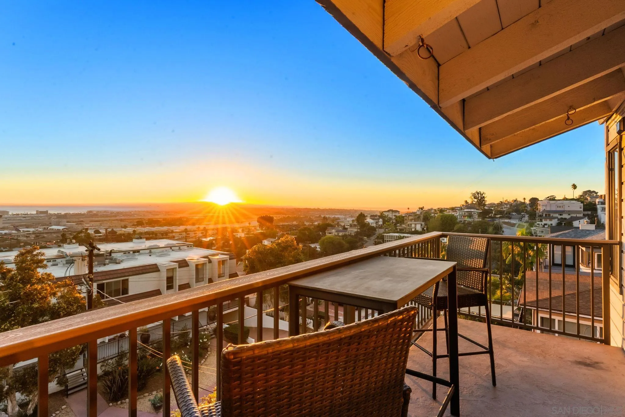 https://cdn.realtyfeed.com/cdn/127/250042216/a3f41f121f76c351283f45b98af454a0.webp