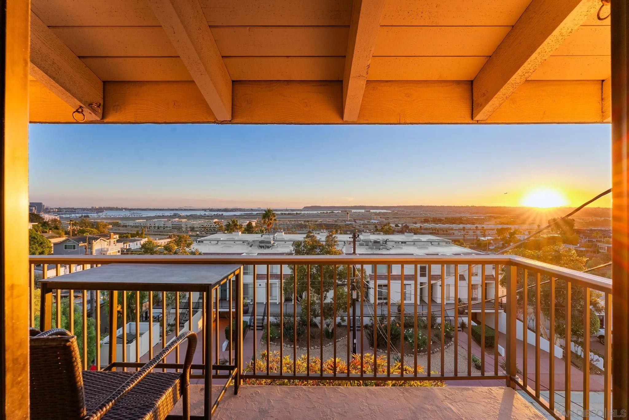 https://cdn.realtyfeed.com/cdn/127/250042216/f62f7b58968935e4fa247a113a86c7a4.webp
