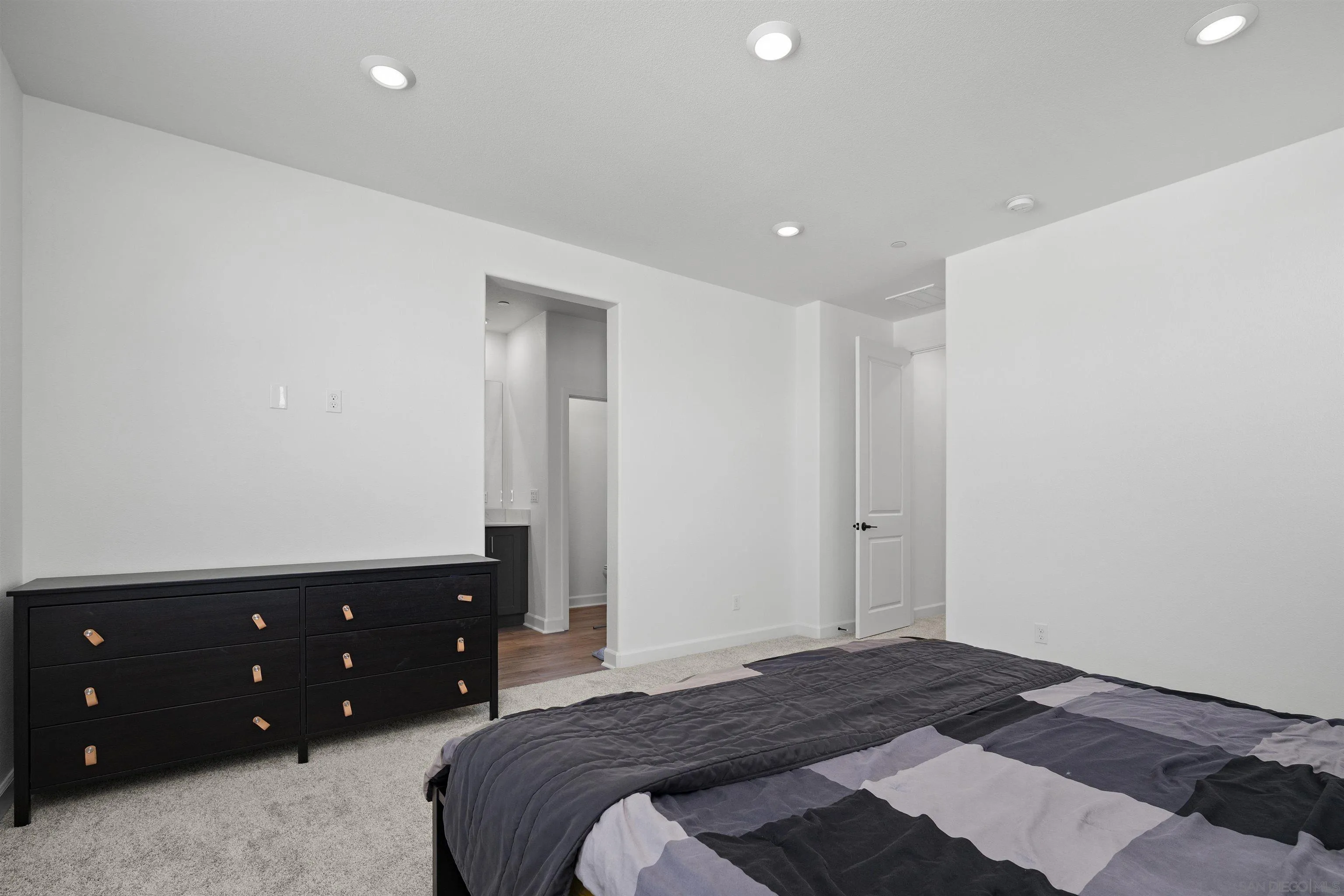 Photo #15: 250042225 Listing: Photo #15