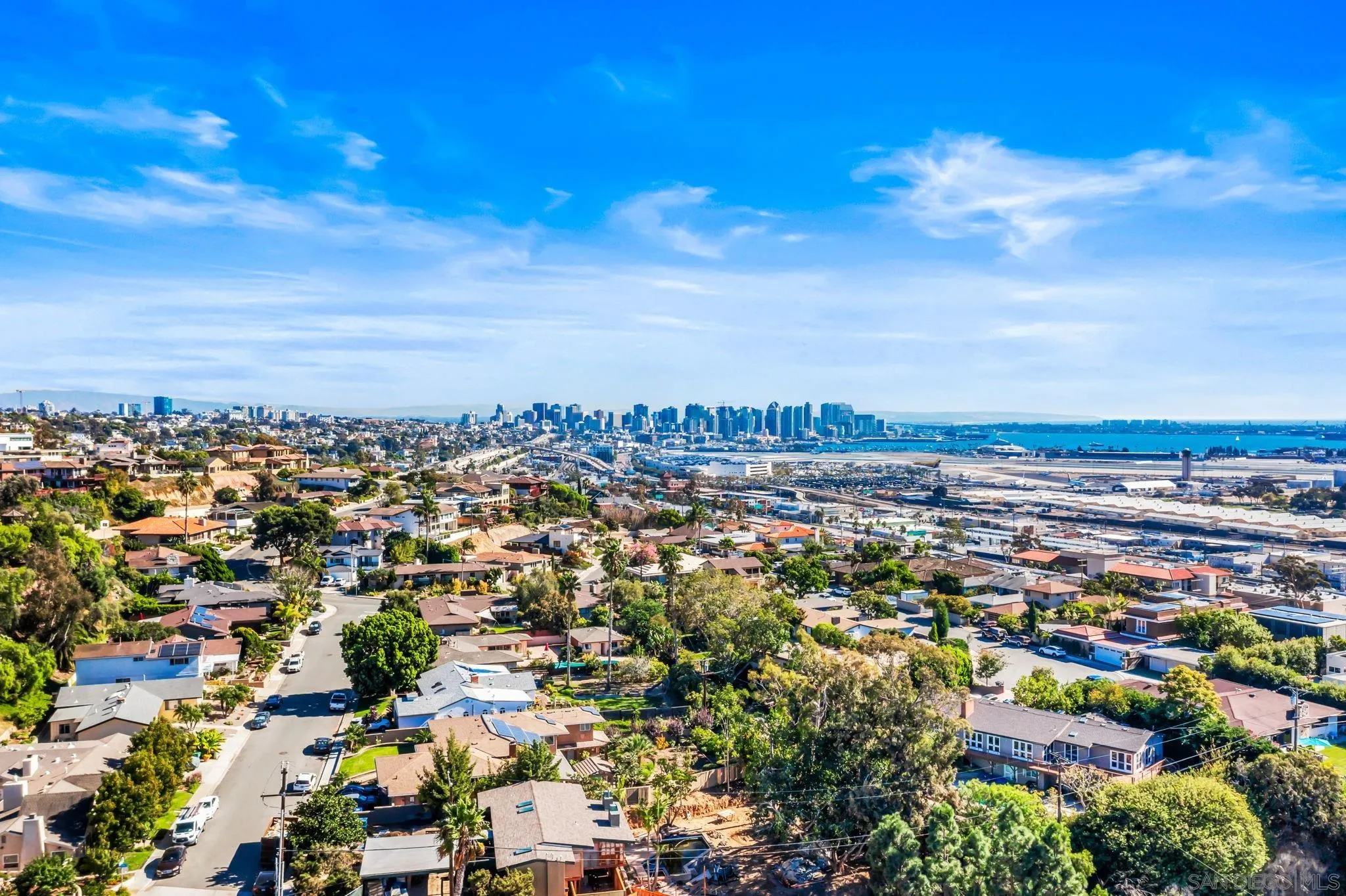 https://cdn.realtyfeed.com/cdn/127/250042229/6e41e5270f84dcb88b92c995844c7be0.webp