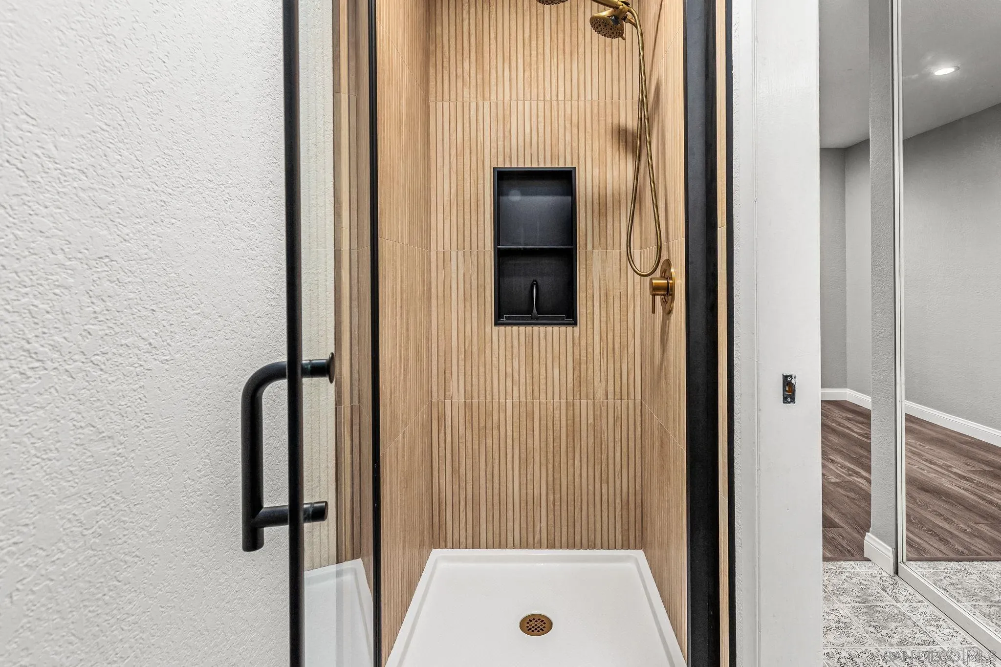 https://cdn.realtyfeed.com/cdn/127/250042229/b58d4081ffb3ea9fa9b0cb8f80f168cc.webp