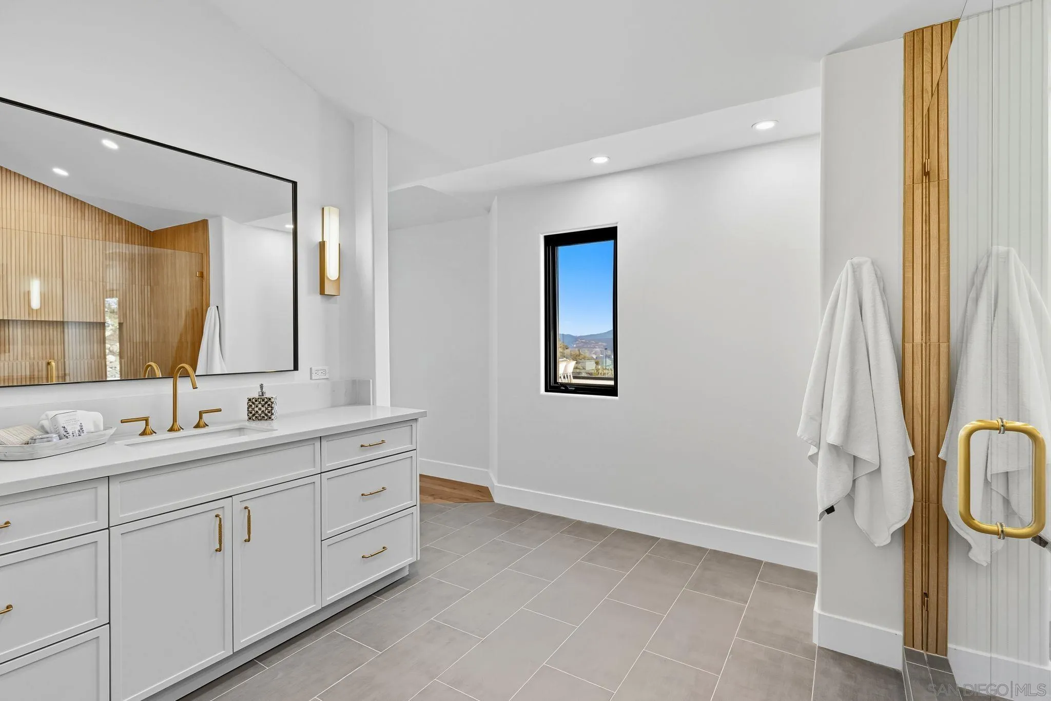 https://cdn.realtyfeed.com/cdn/127/250042233/5824aaea4b66c6d77d002da1fc1b77e9.webp