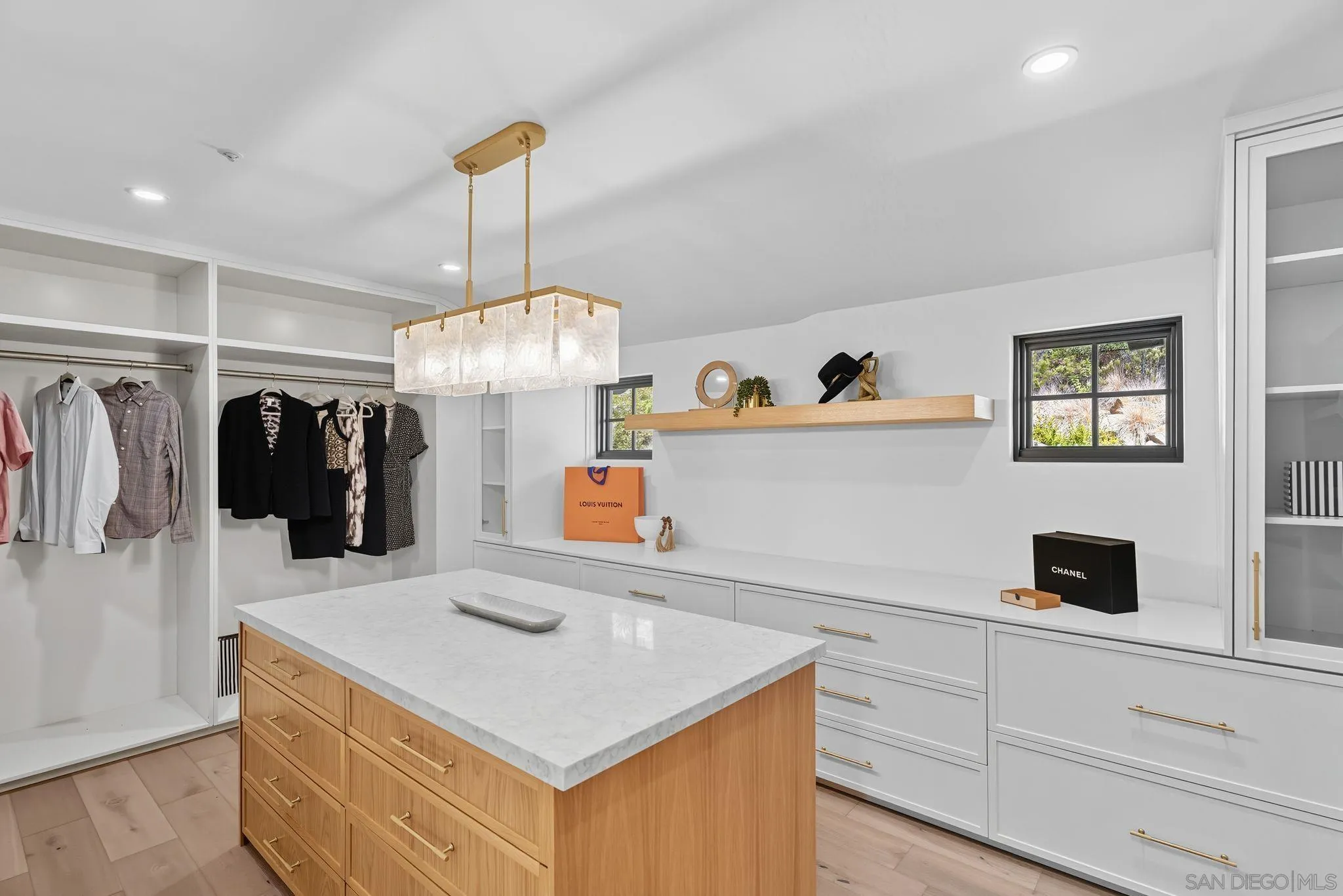 https://cdn.realtyfeed.com/cdn/127/250042233/d361c59e0b4840f80fc8edb0809c3de6.webp
