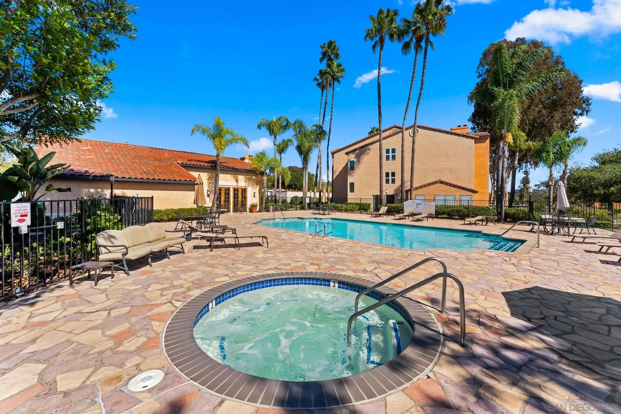 https://cdn.realtyfeed.com/cdn/127/250042236/37dc87a44e0bb7db4be7f5aa92d49f36.webp