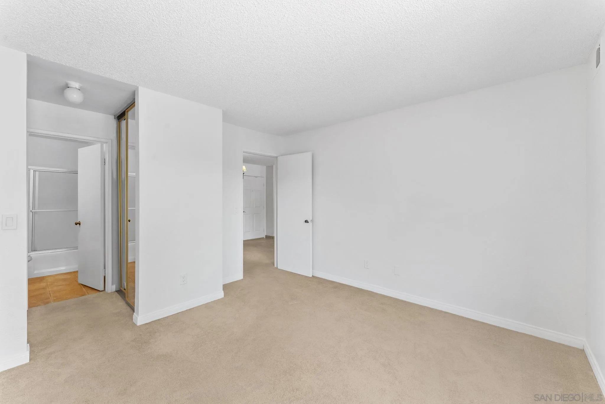 https://cdn.realtyfeed.com/cdn/127/250042236/d6cb0fdbd6009ca723df64c7d76c4ec2.webp