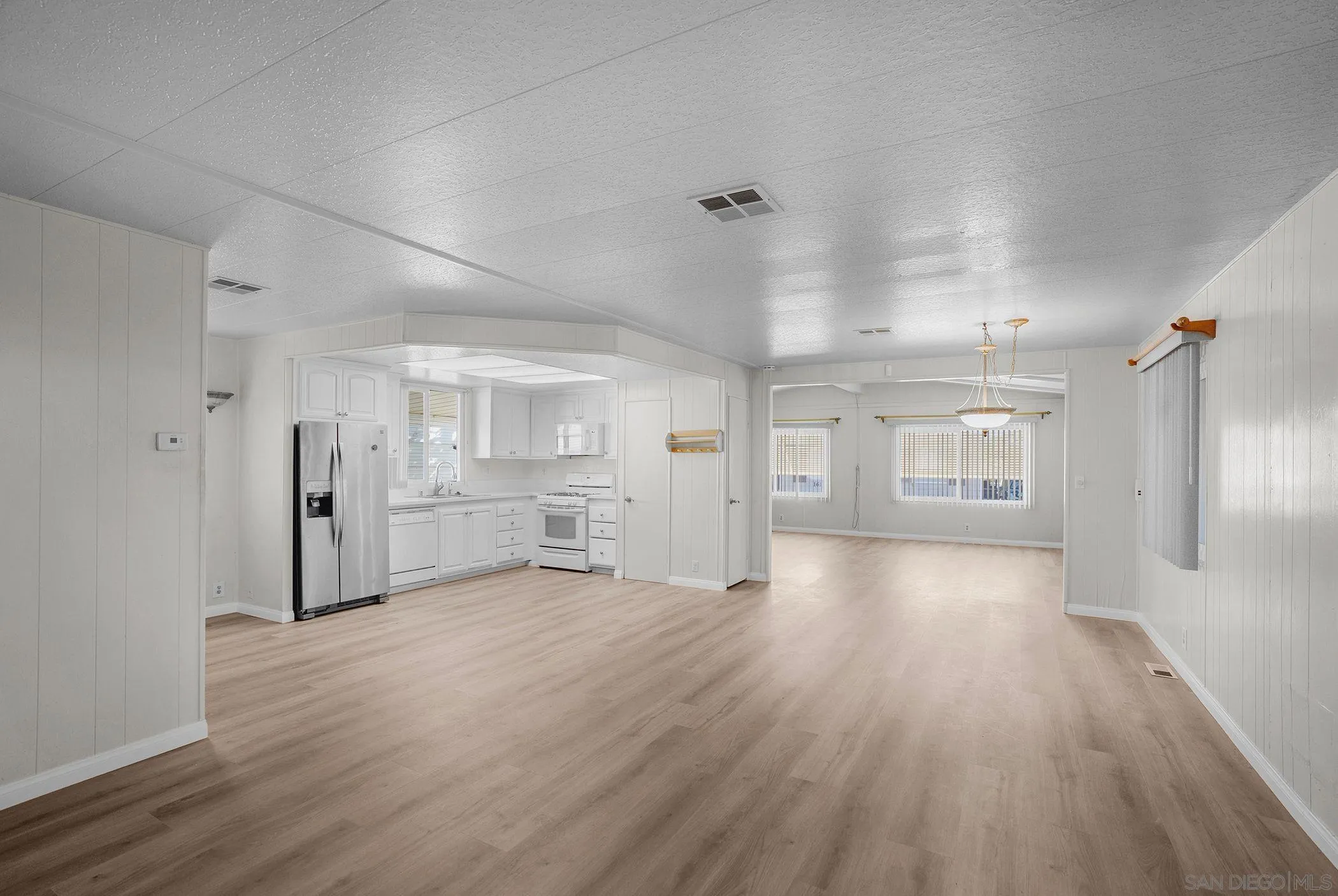 https://cdn.realtyfeed.com/cdn/127/250042237/4ef6f7da3963d6058cc9f58d34a1cf18.webp