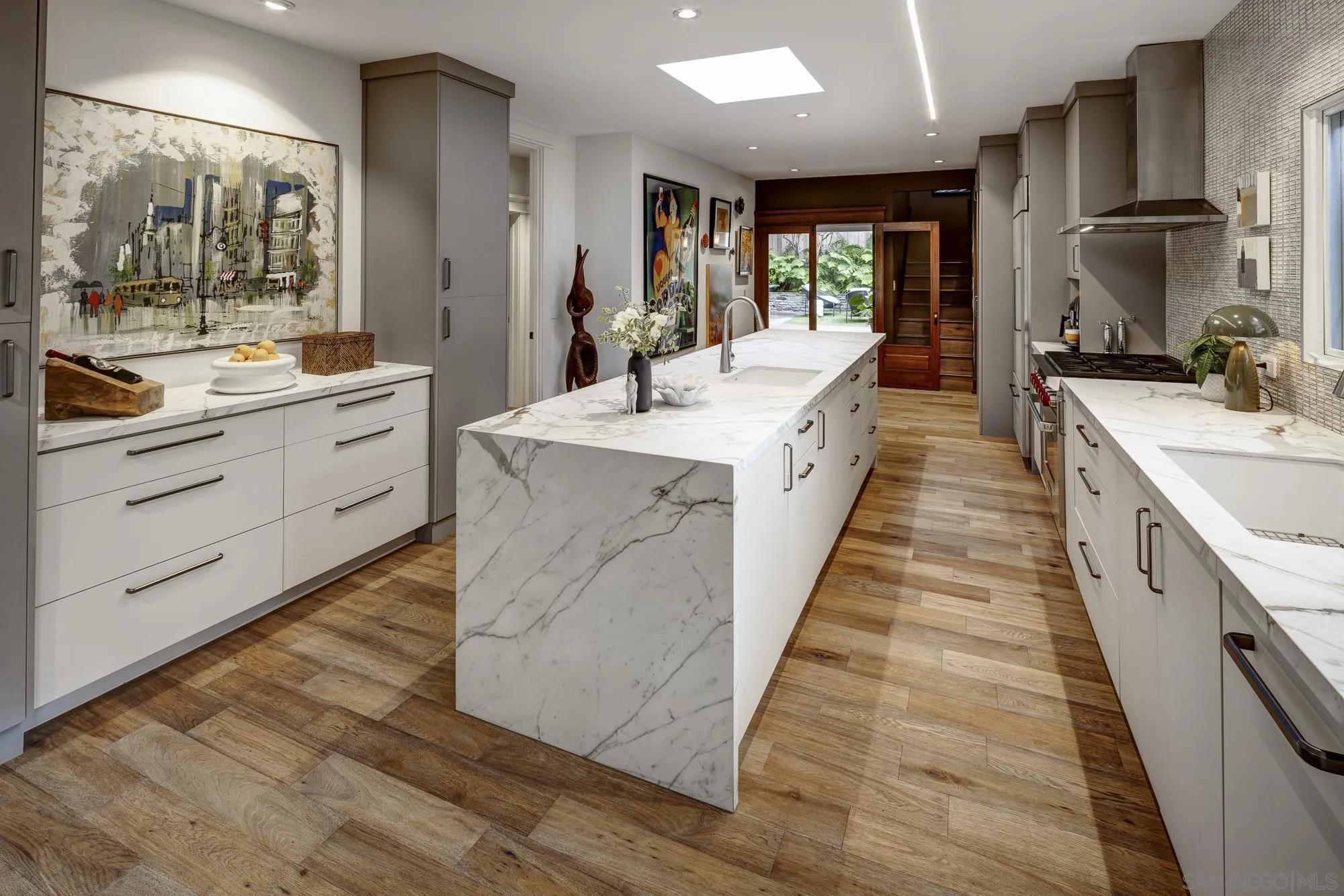 https://cdn.realtyfeed.com/cdn/127/250042242/2d913f7dfac90da968f12ebd1d9c383a.webp